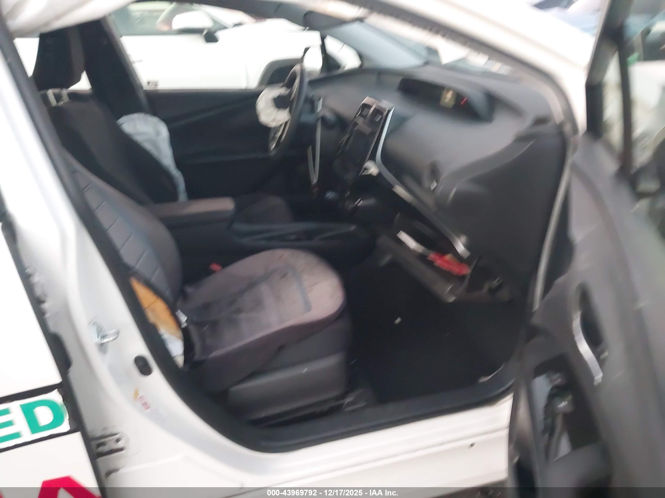 TOYOTA PRIUS image 5