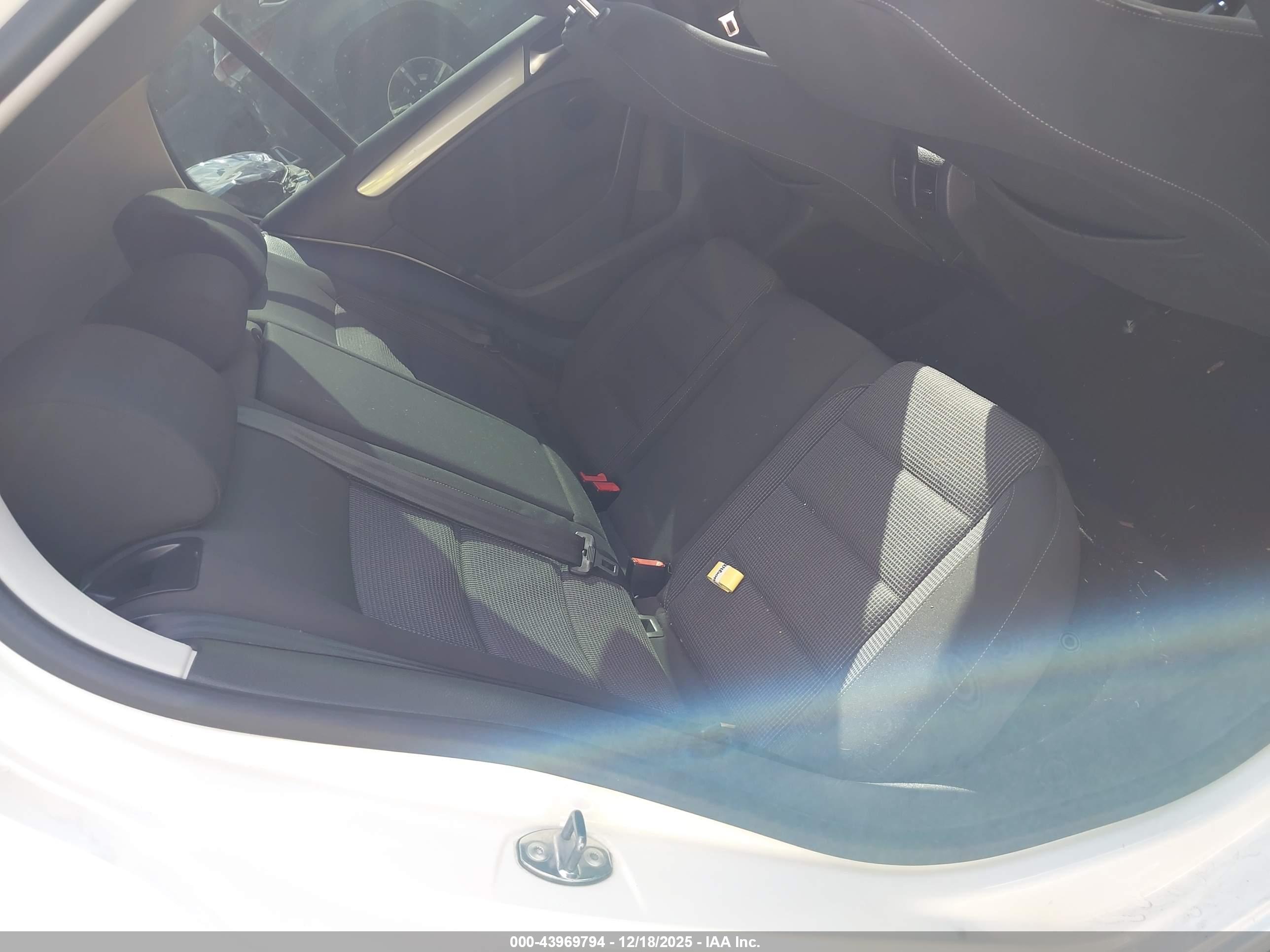 VOLKSWAGEN GOLF image 8