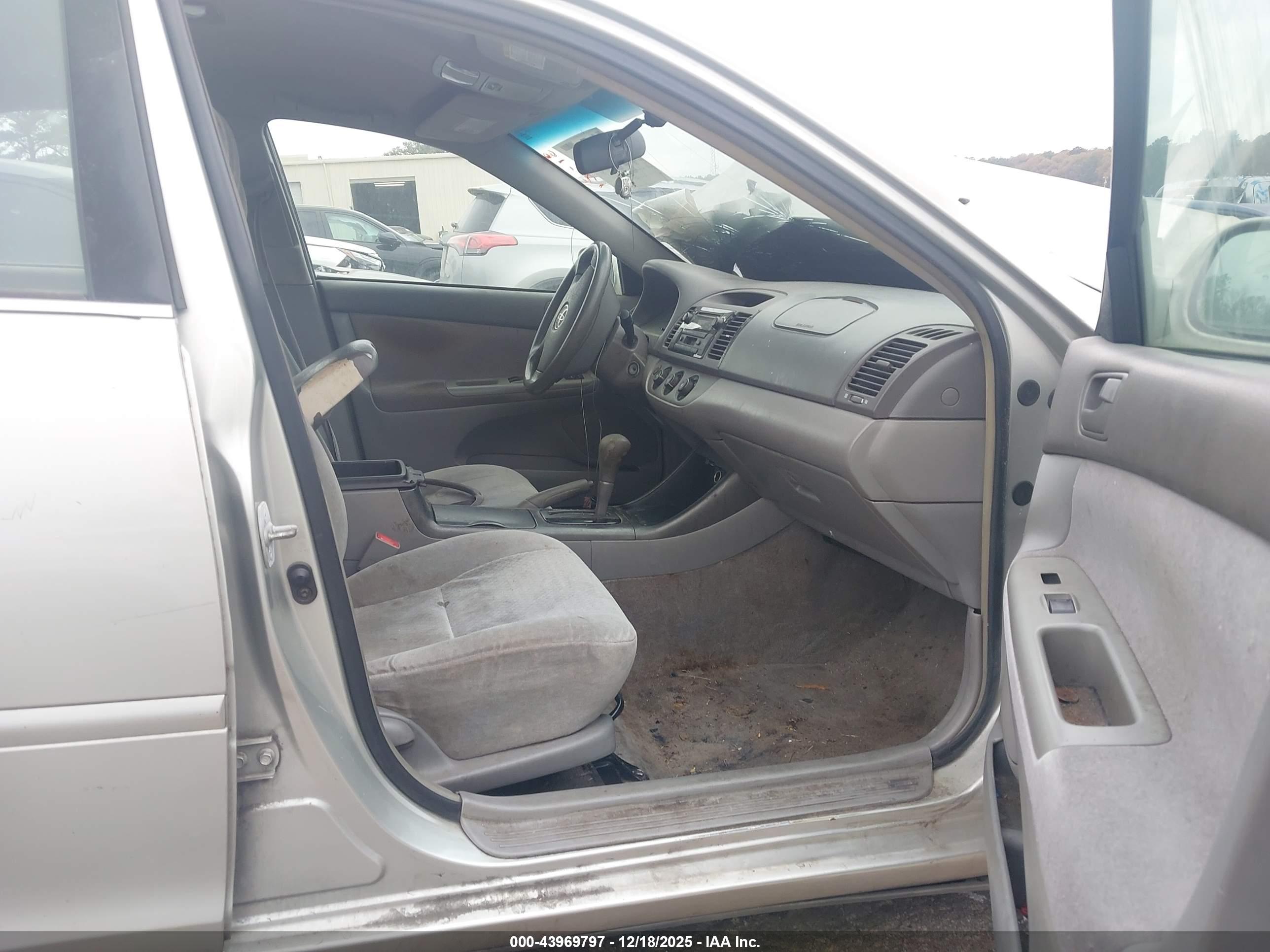 TOYOTA CAMRY image 5