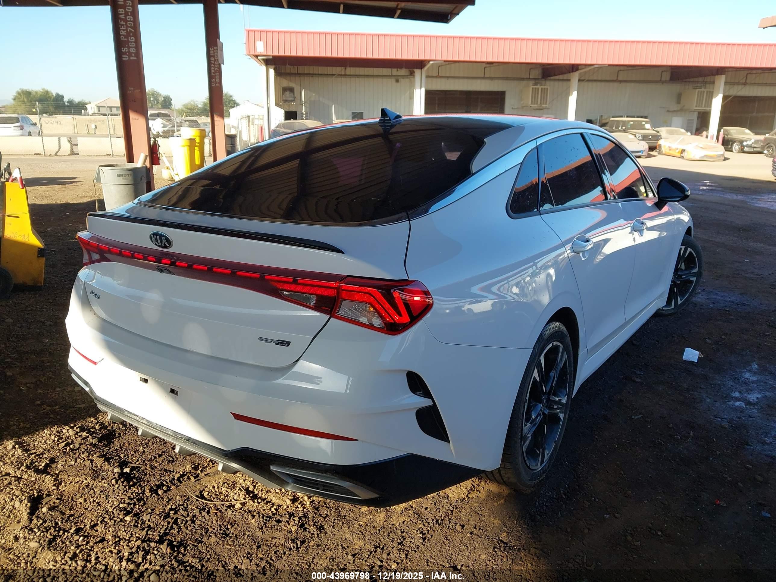 KIA K5 image 4