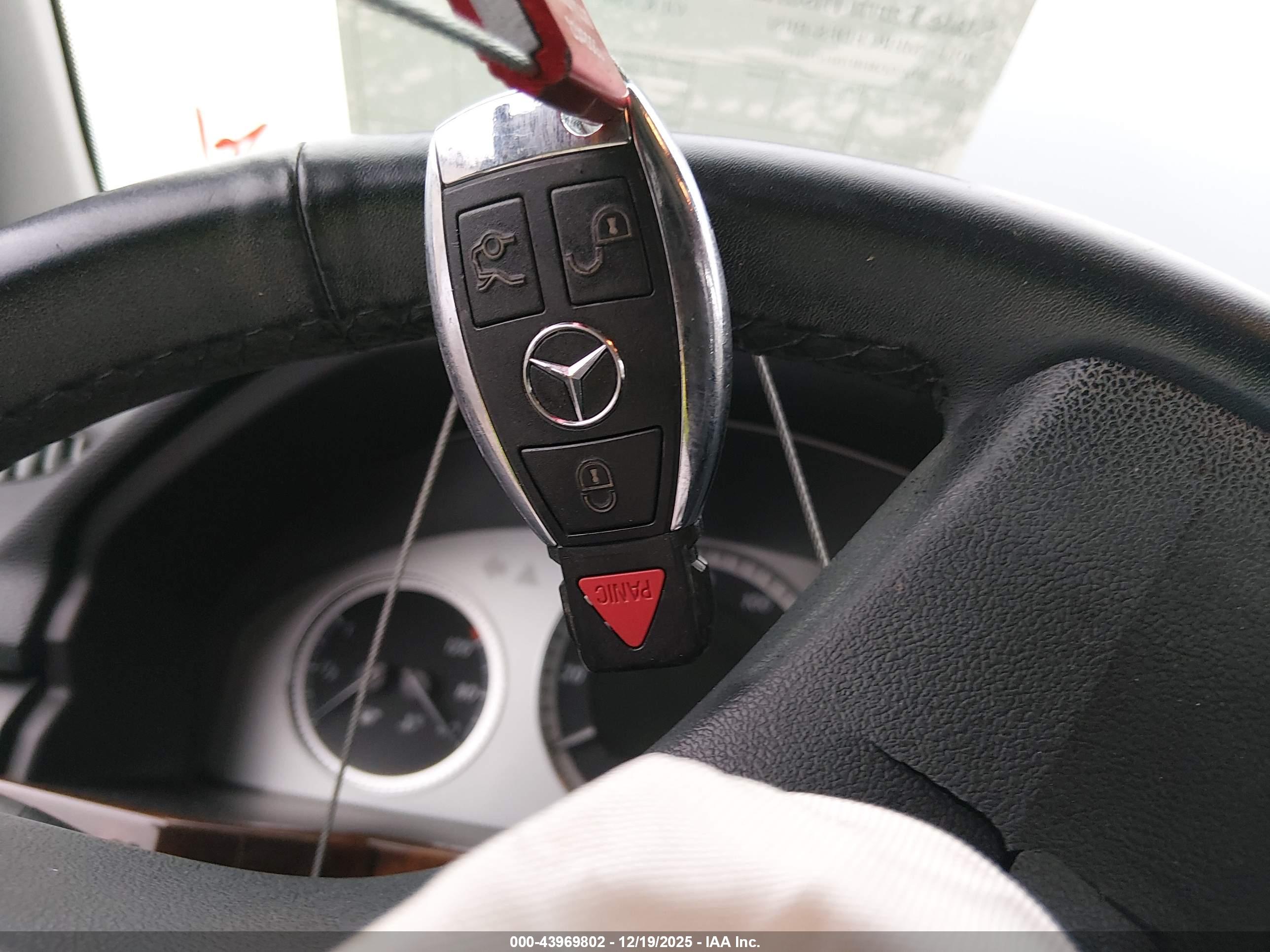 MERCEDES-BENZ GLK image 11