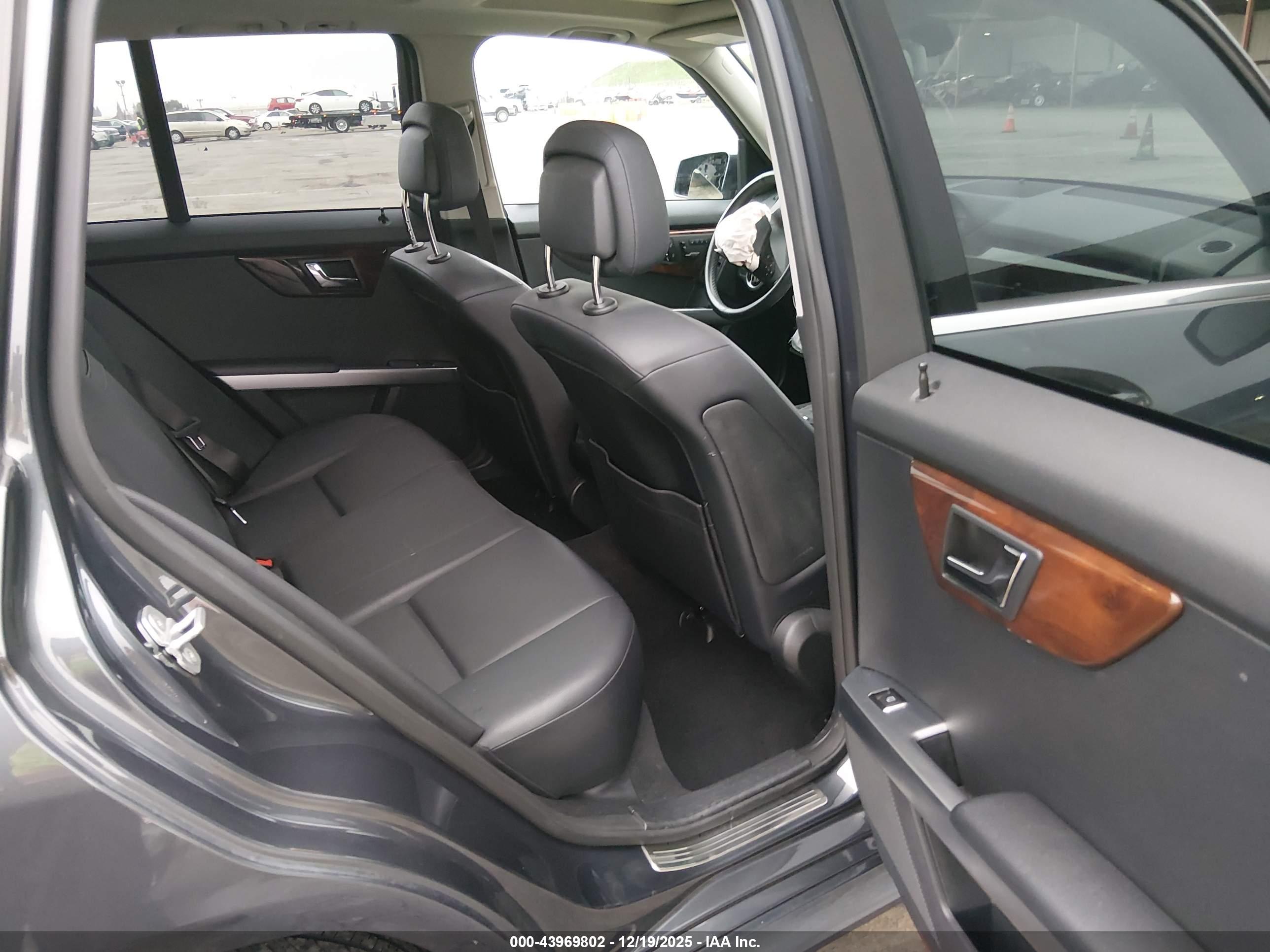 MERCEDES-BENZ GLK image 8