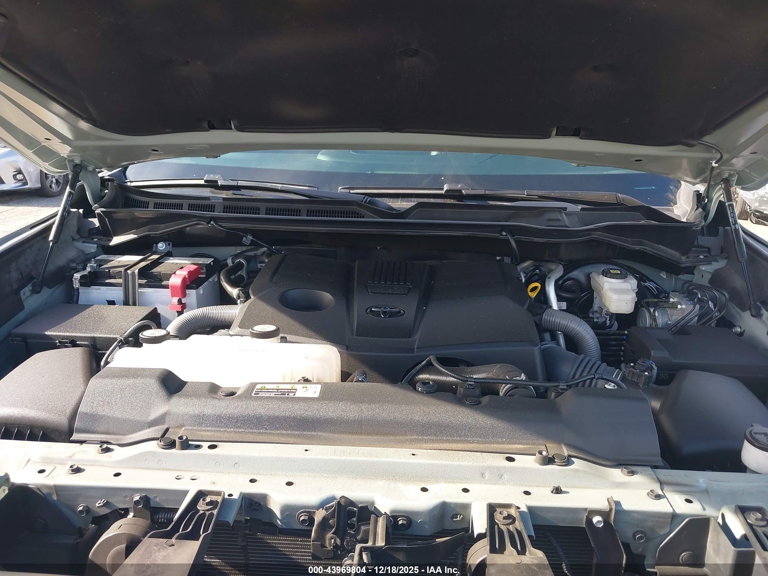 TOYOTA TUNDRA image 10