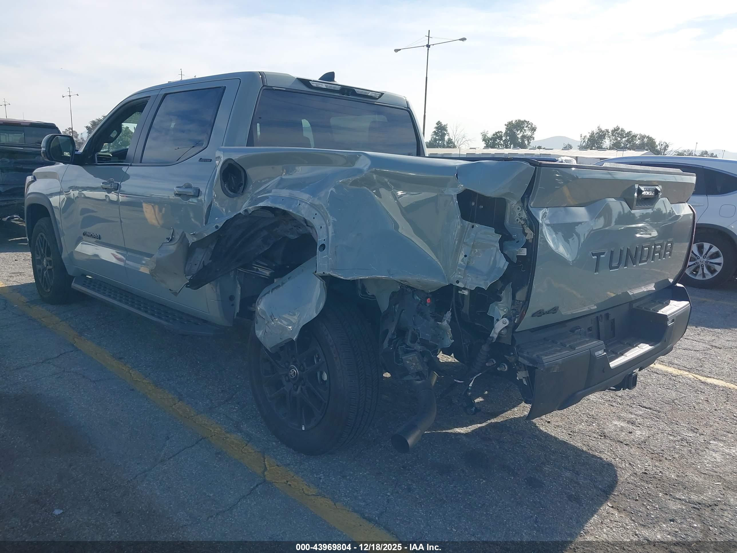 TOYOTA TUNDRA image 3