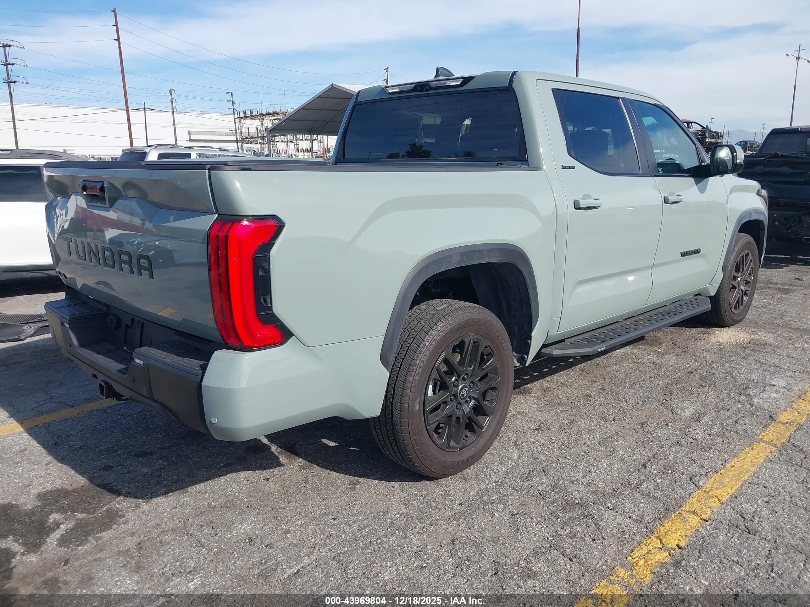 TOYOTA TUNDRA image 4
