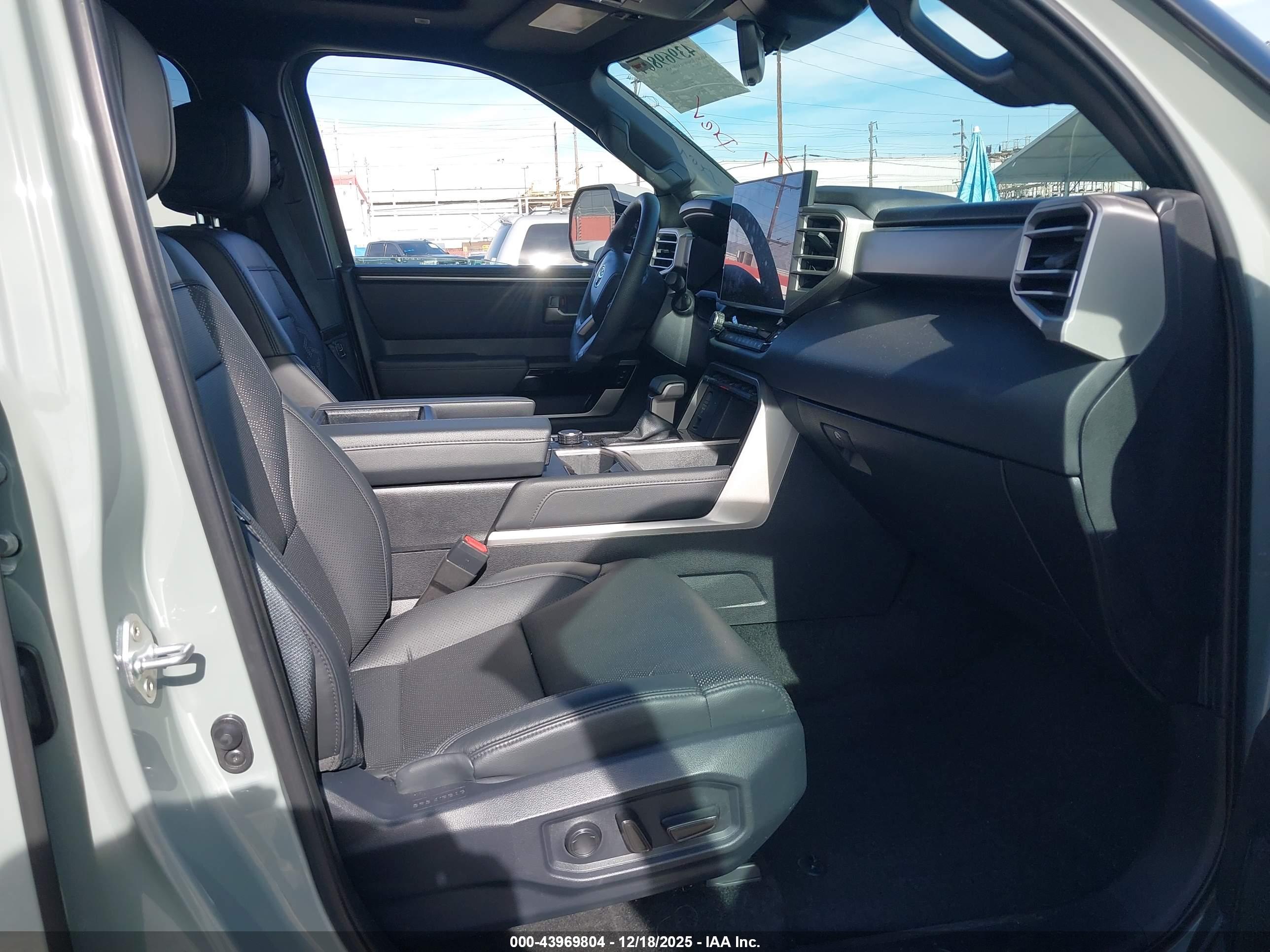 TOYOTA TUNDRA image 5