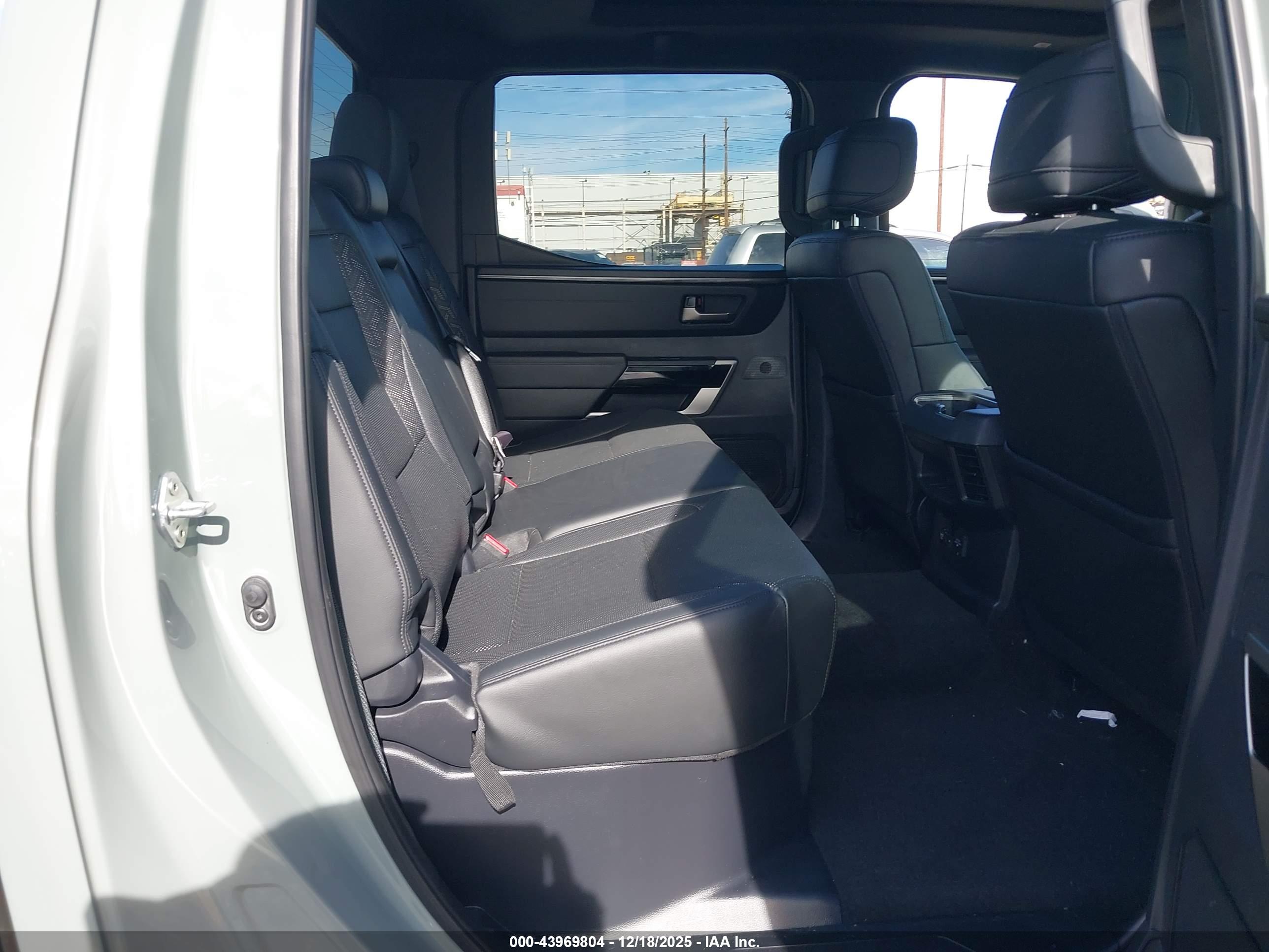 TOYOTA TUNDRA image 8