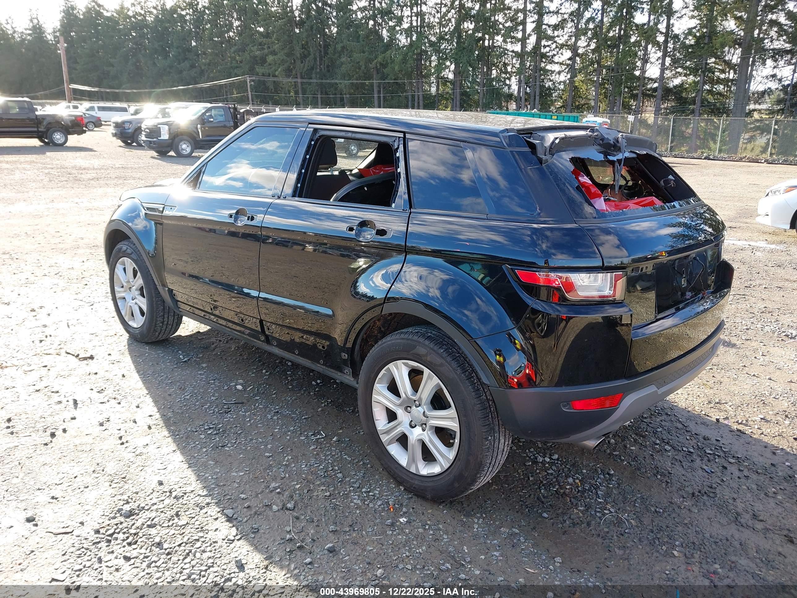 LAND ROVER image 3