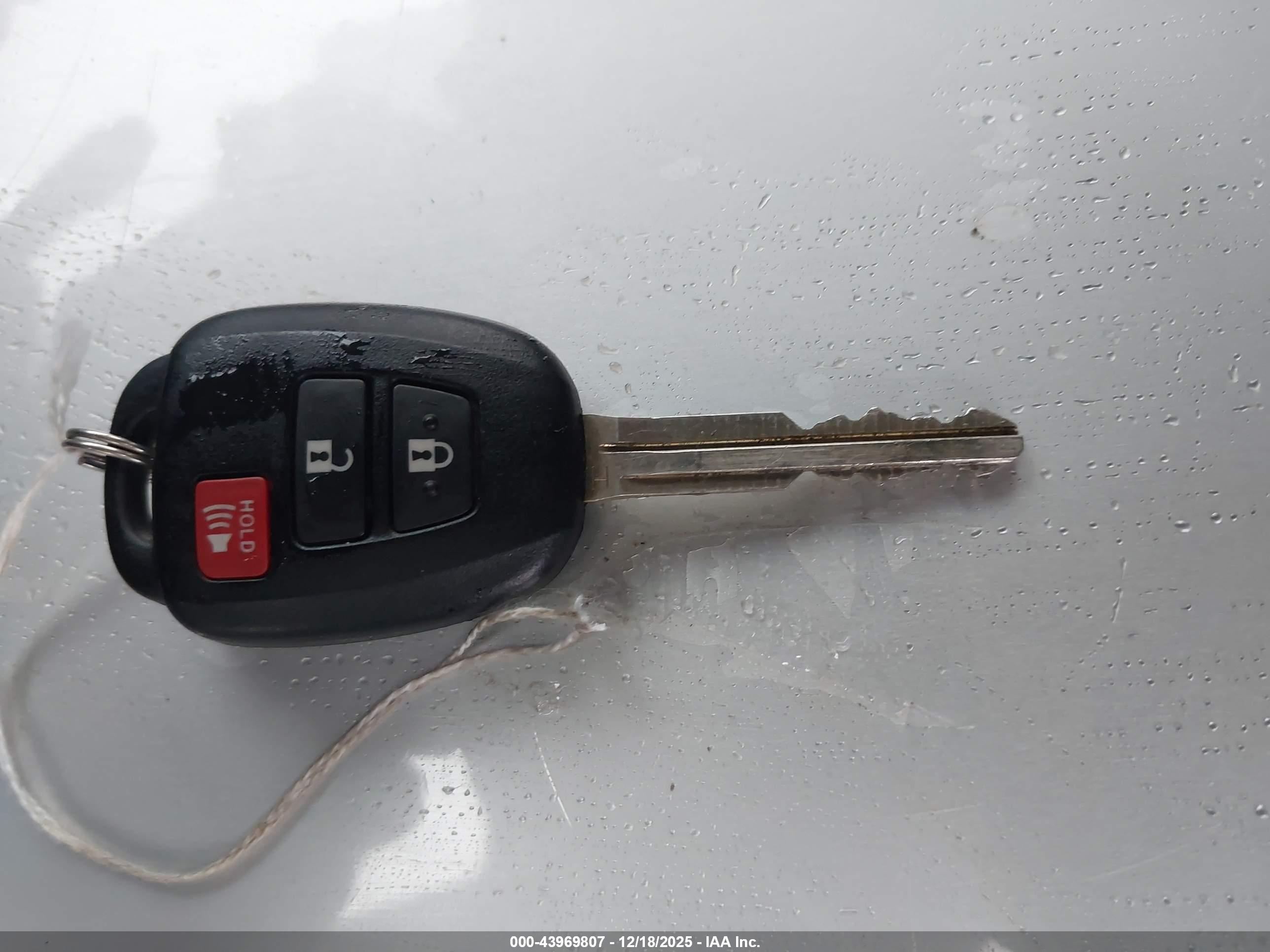 TOYOTA RAV4 image 11
