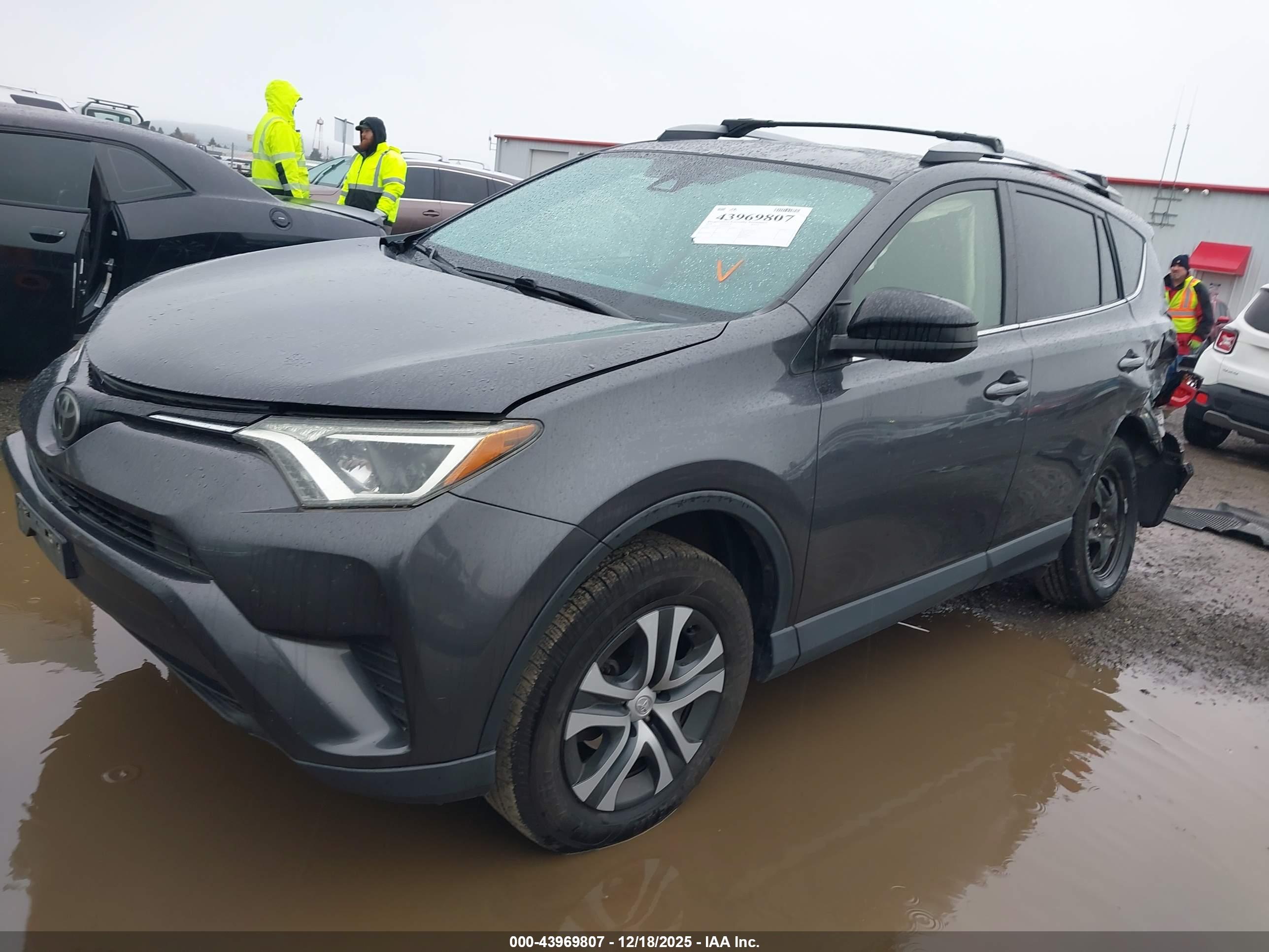 TOYOTA RAV4 image 2