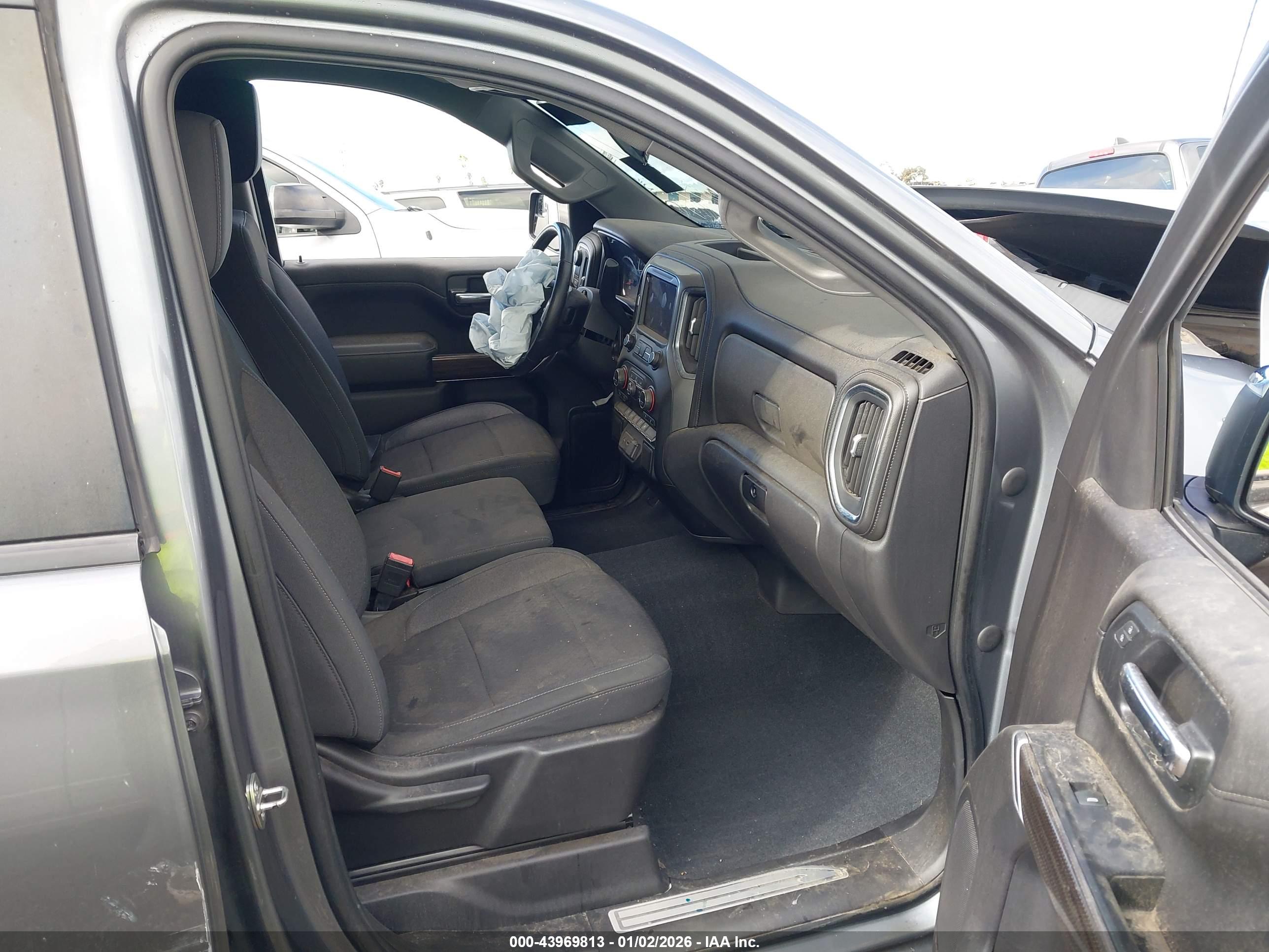 CHEVROLET SILVERADO image 5