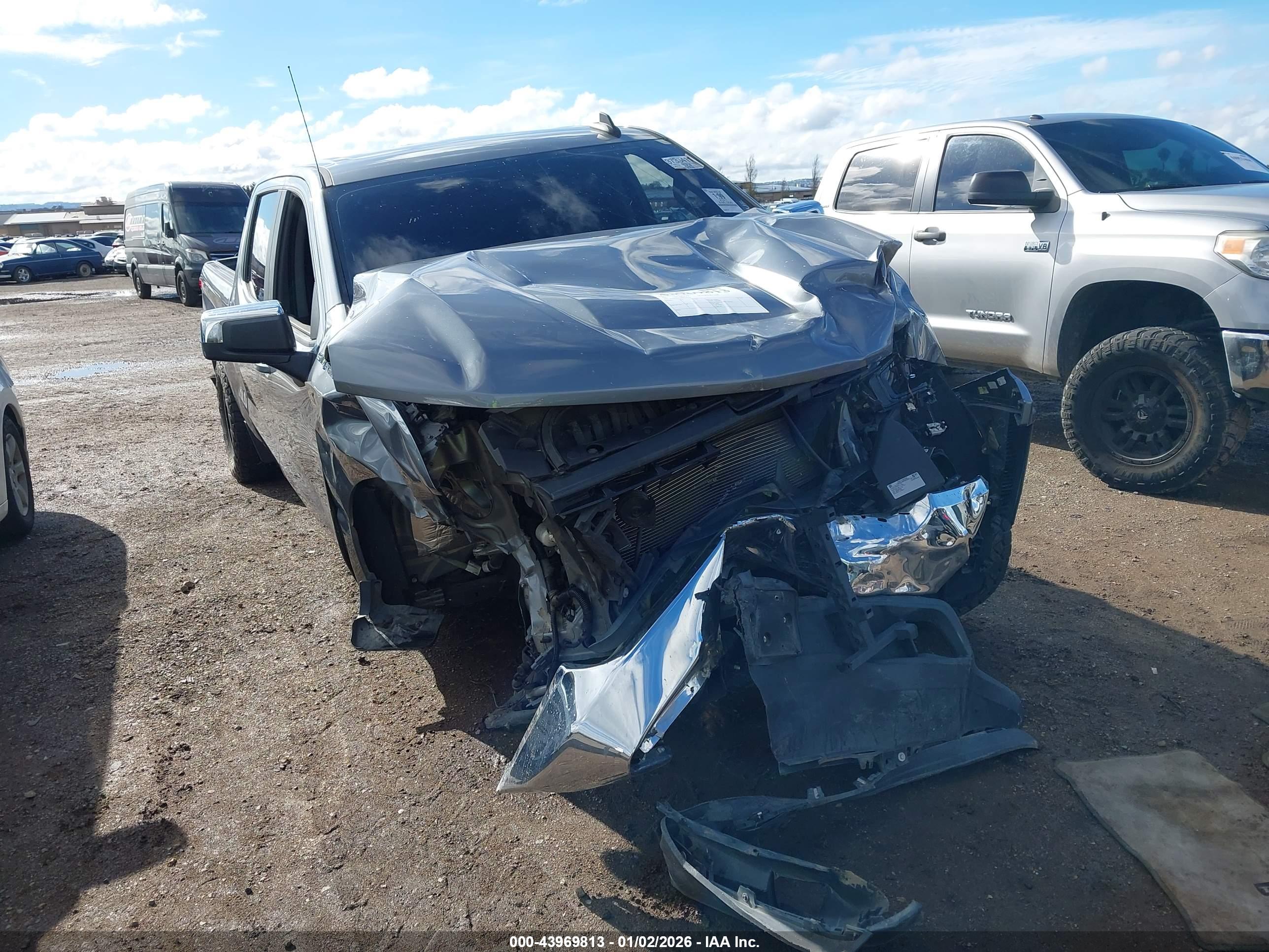 CHEVROLET SILVERADO image 6