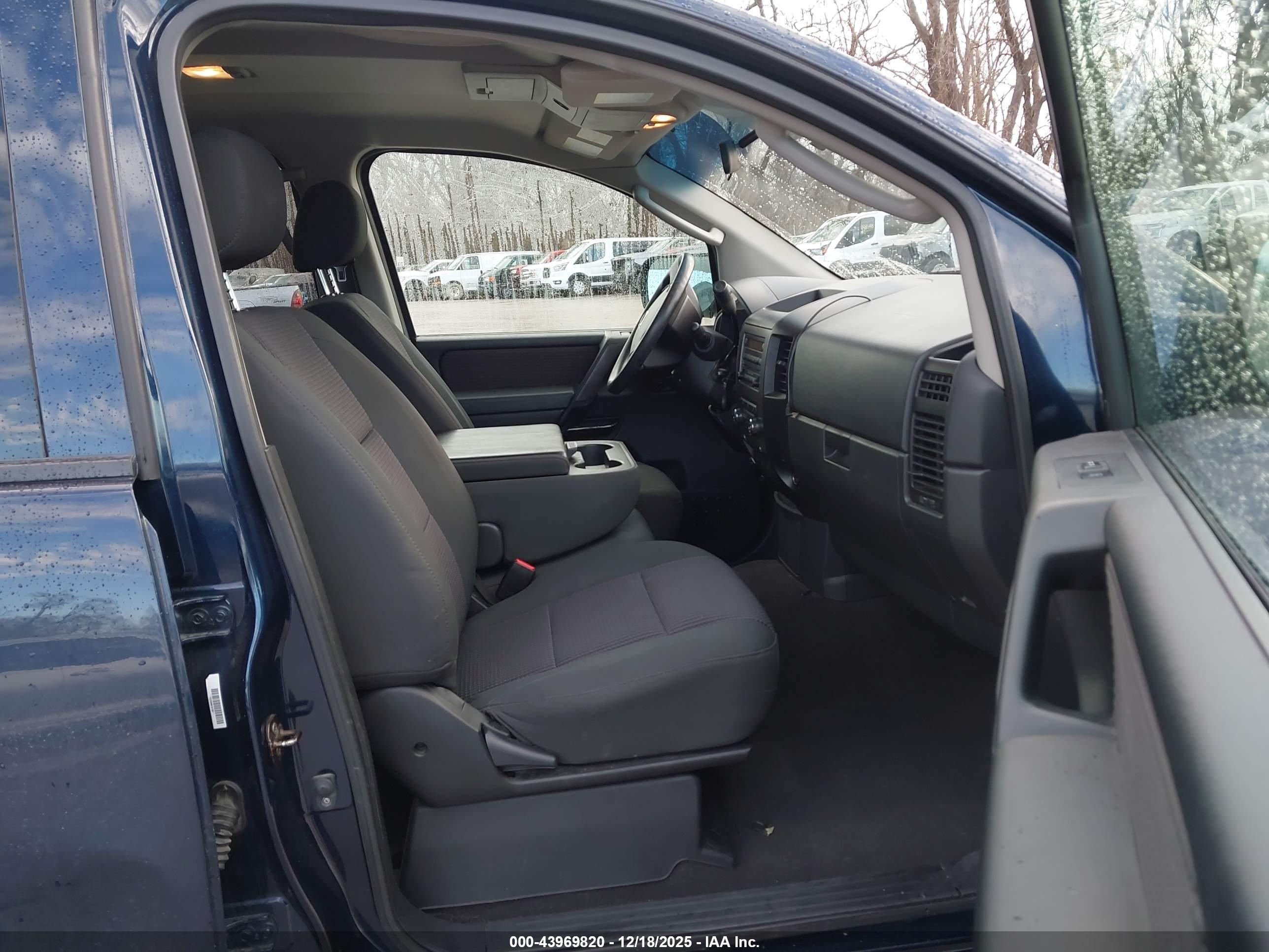 NISSAN TITAN image 5