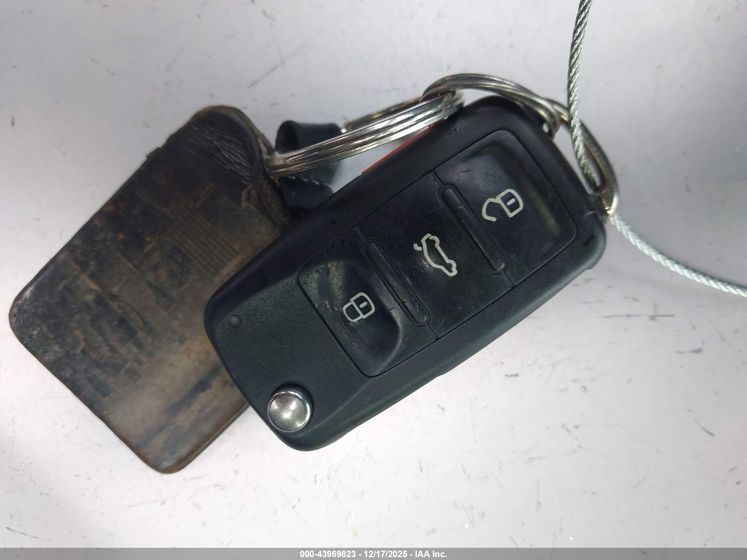 VOLKSWAGEN PASSAT image 11