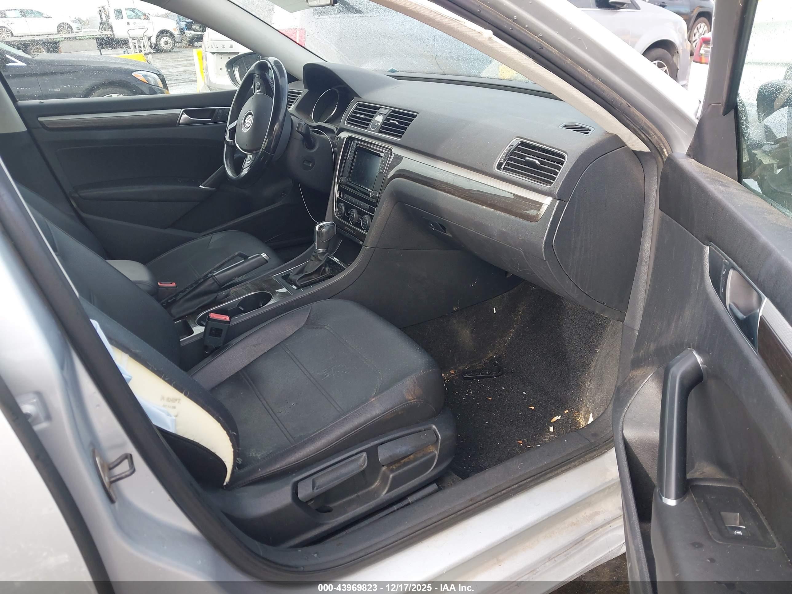 VOLKSWAGEN PASSAT image 5