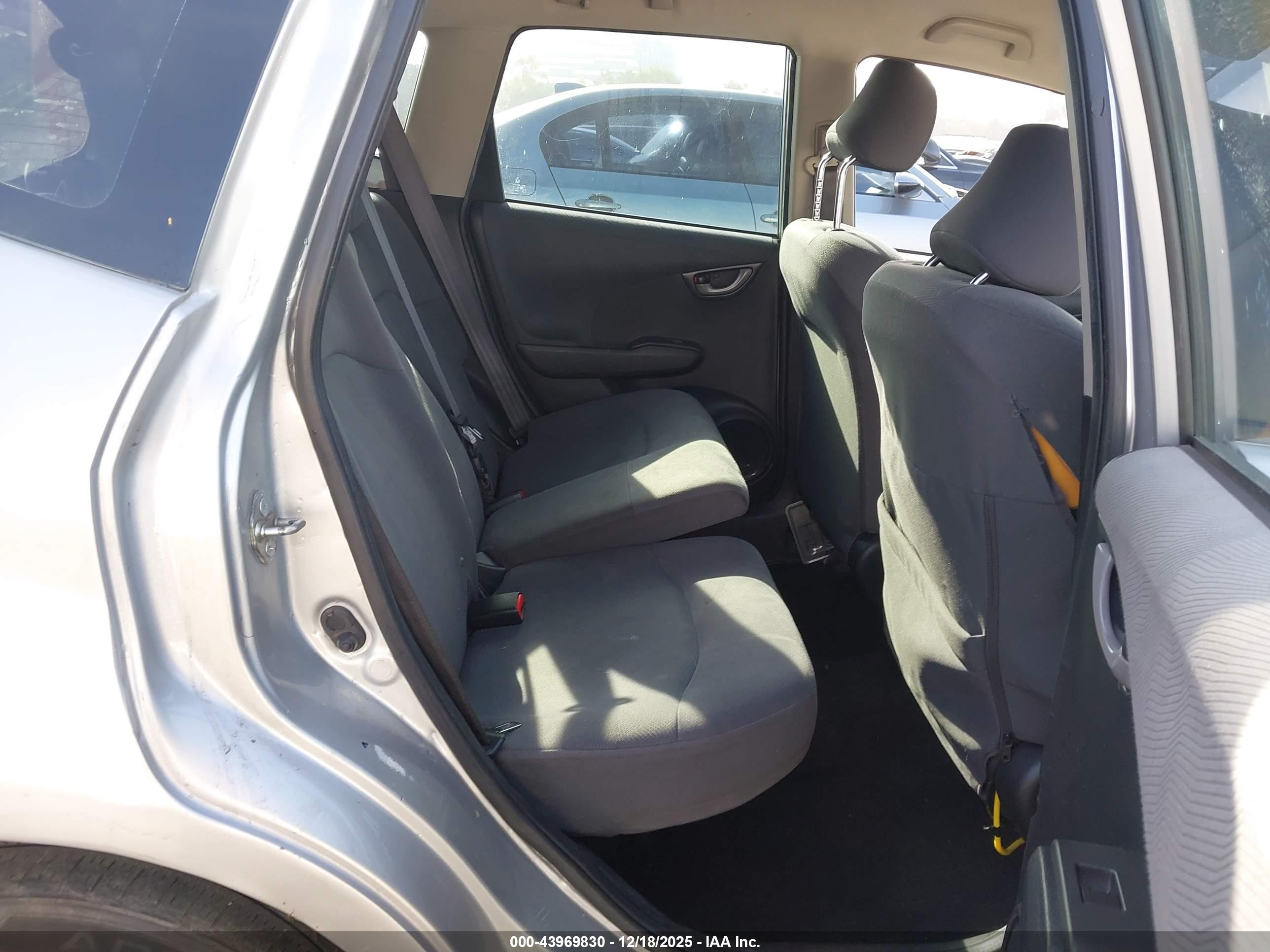 HONDA FIT image 8