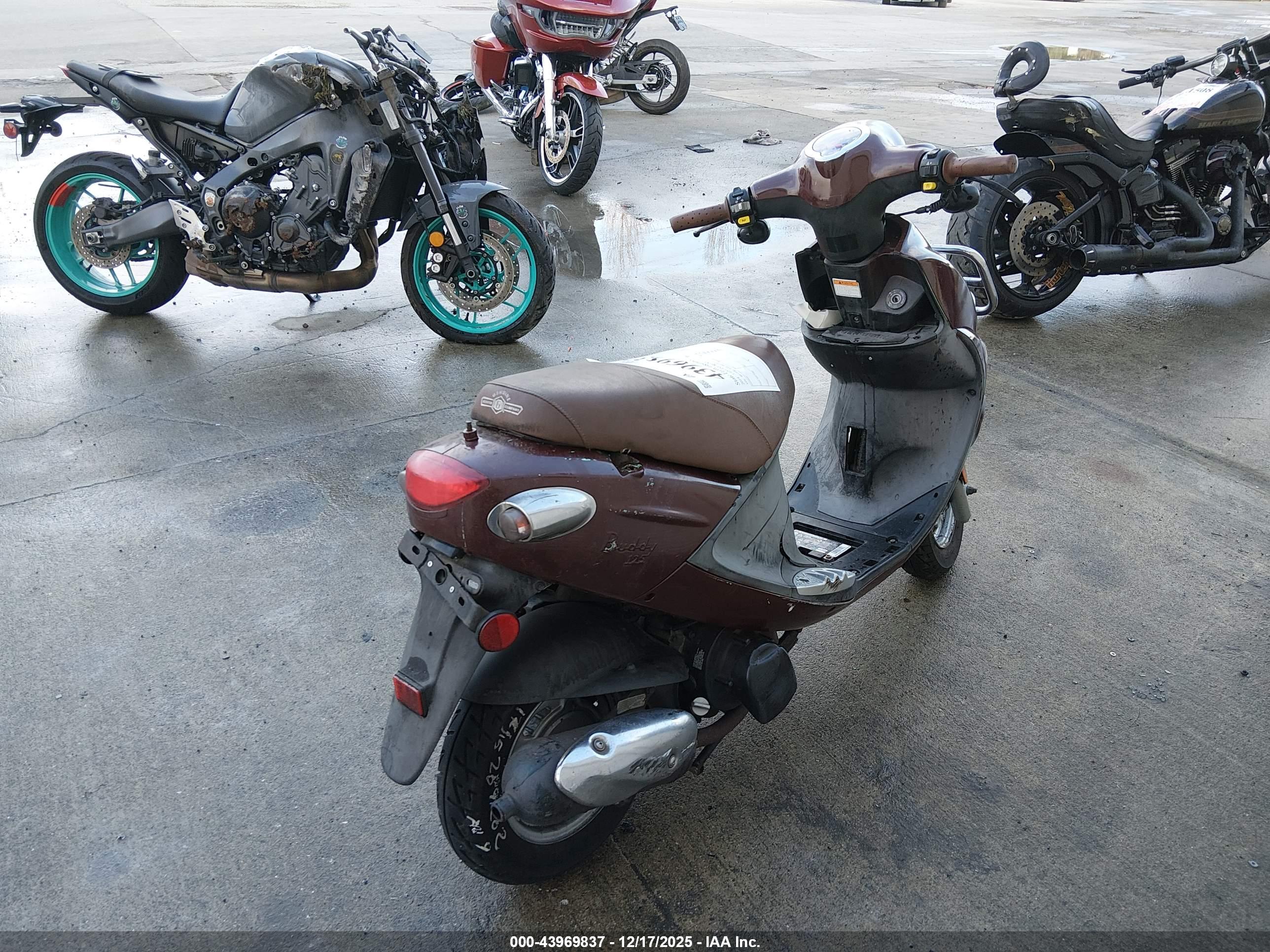 GENUINE SCOOTER image 4