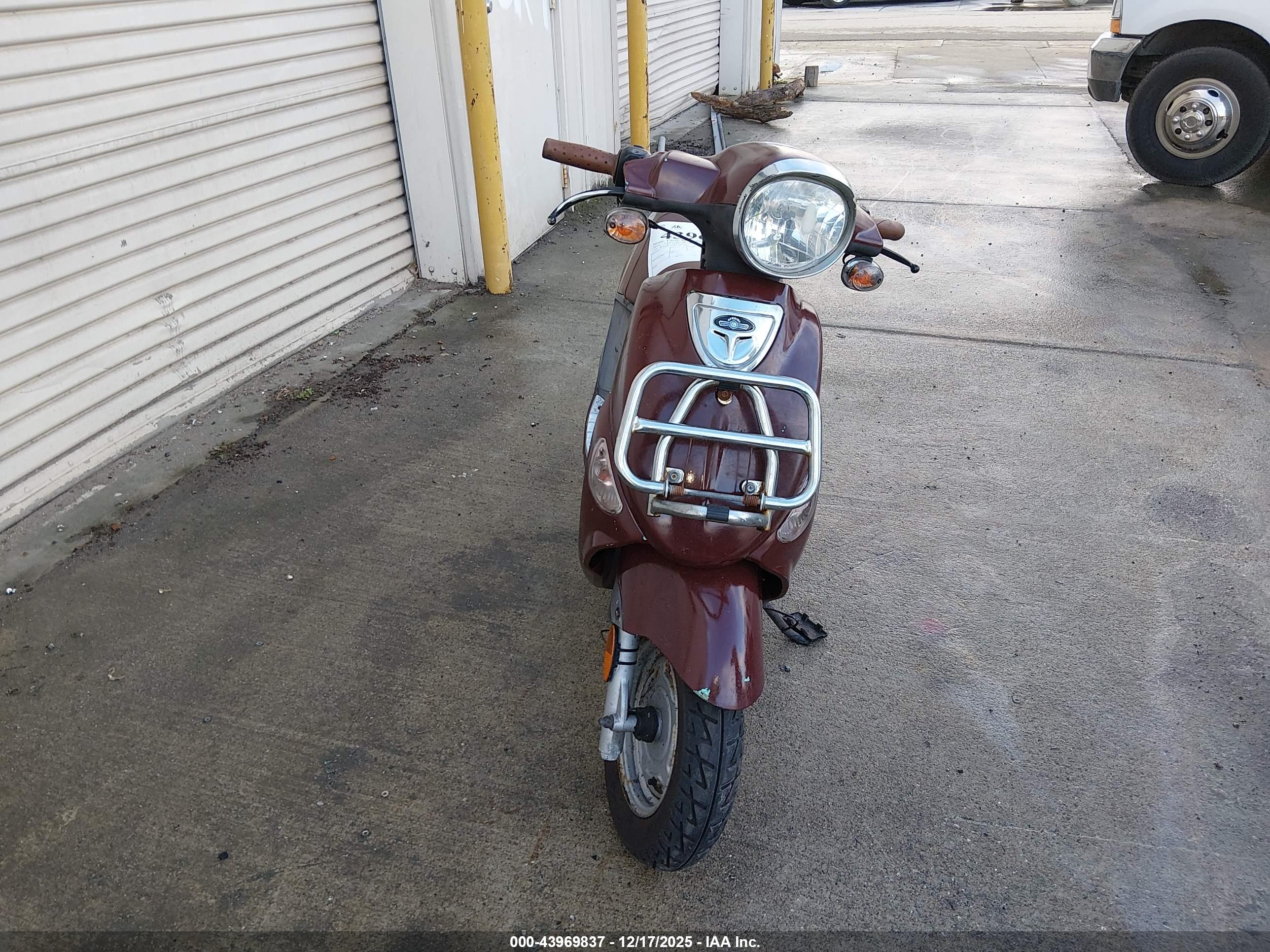 GENUINE SCOOTER image 5