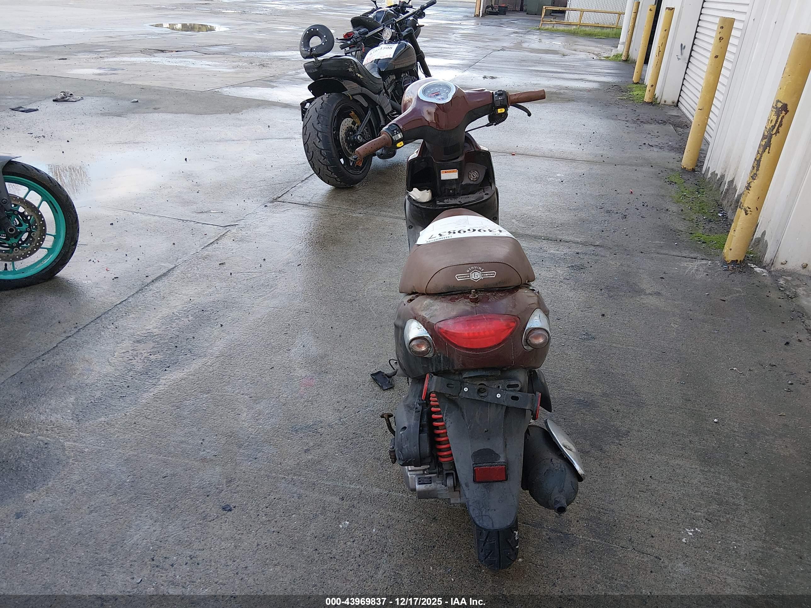 GENUINE SCOOTER image 6