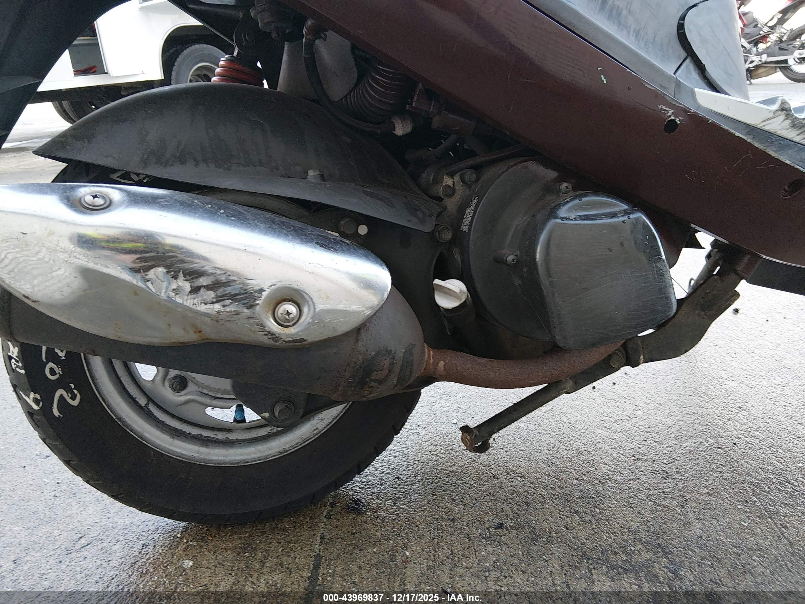 GENUINE SCOOTER image 8