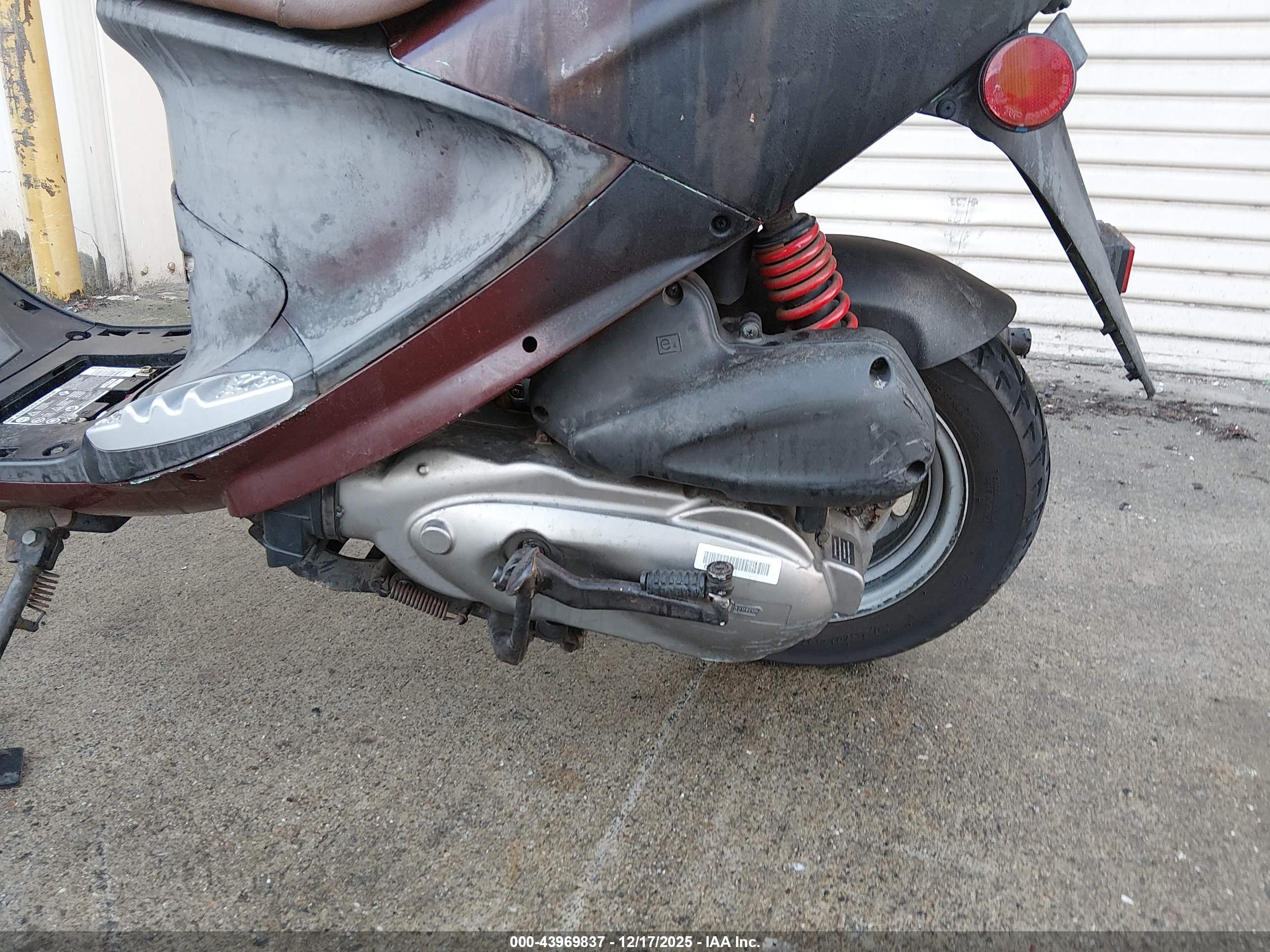 GENUINE SCOOTER image 9