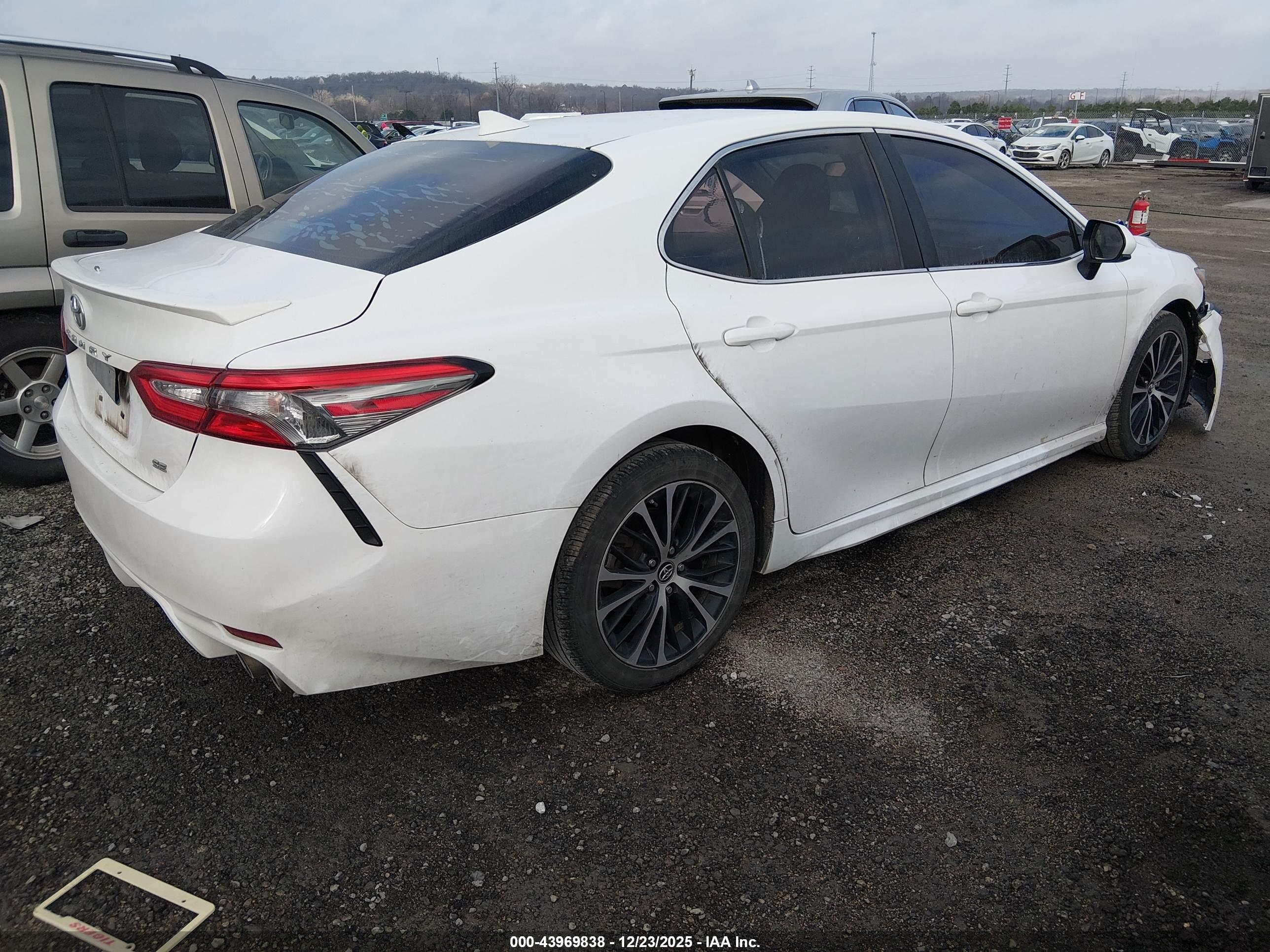 TOYOTA CAMRY image 4