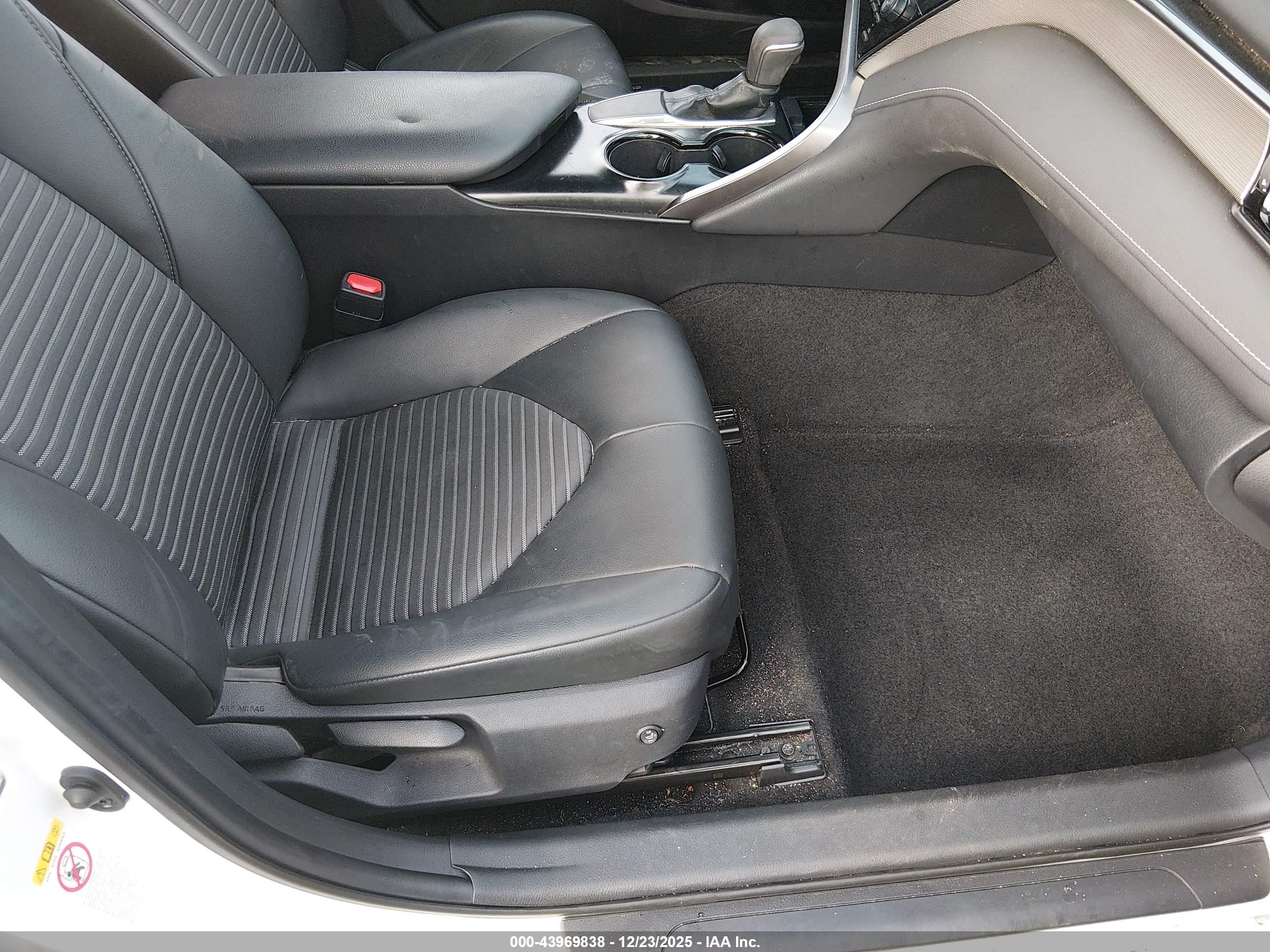 TOYOTA CAMRY image 5