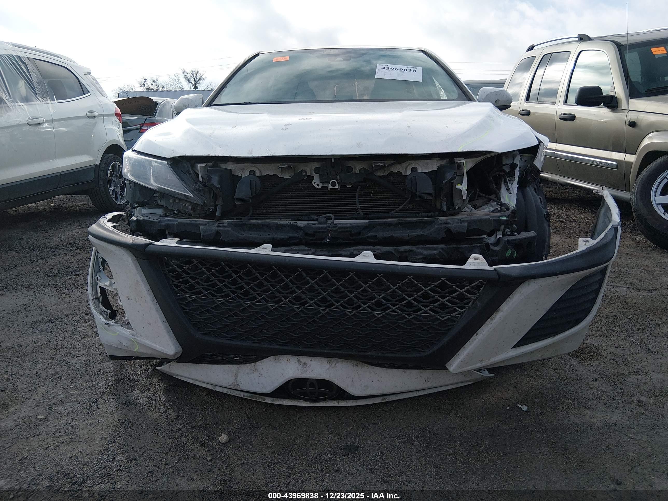 TOYOTA CAMRY image 6