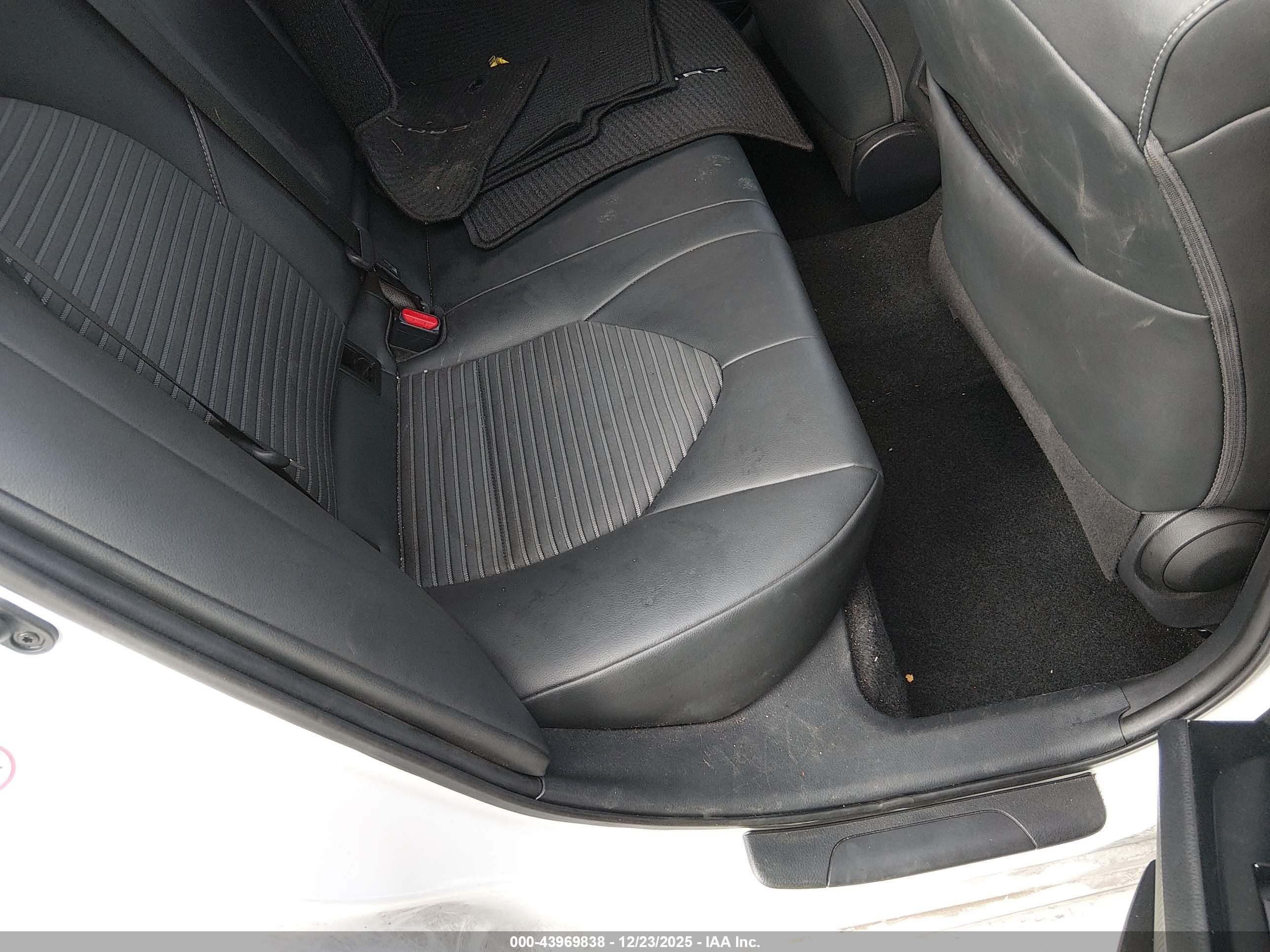 TOYOTA CAMRY image 8