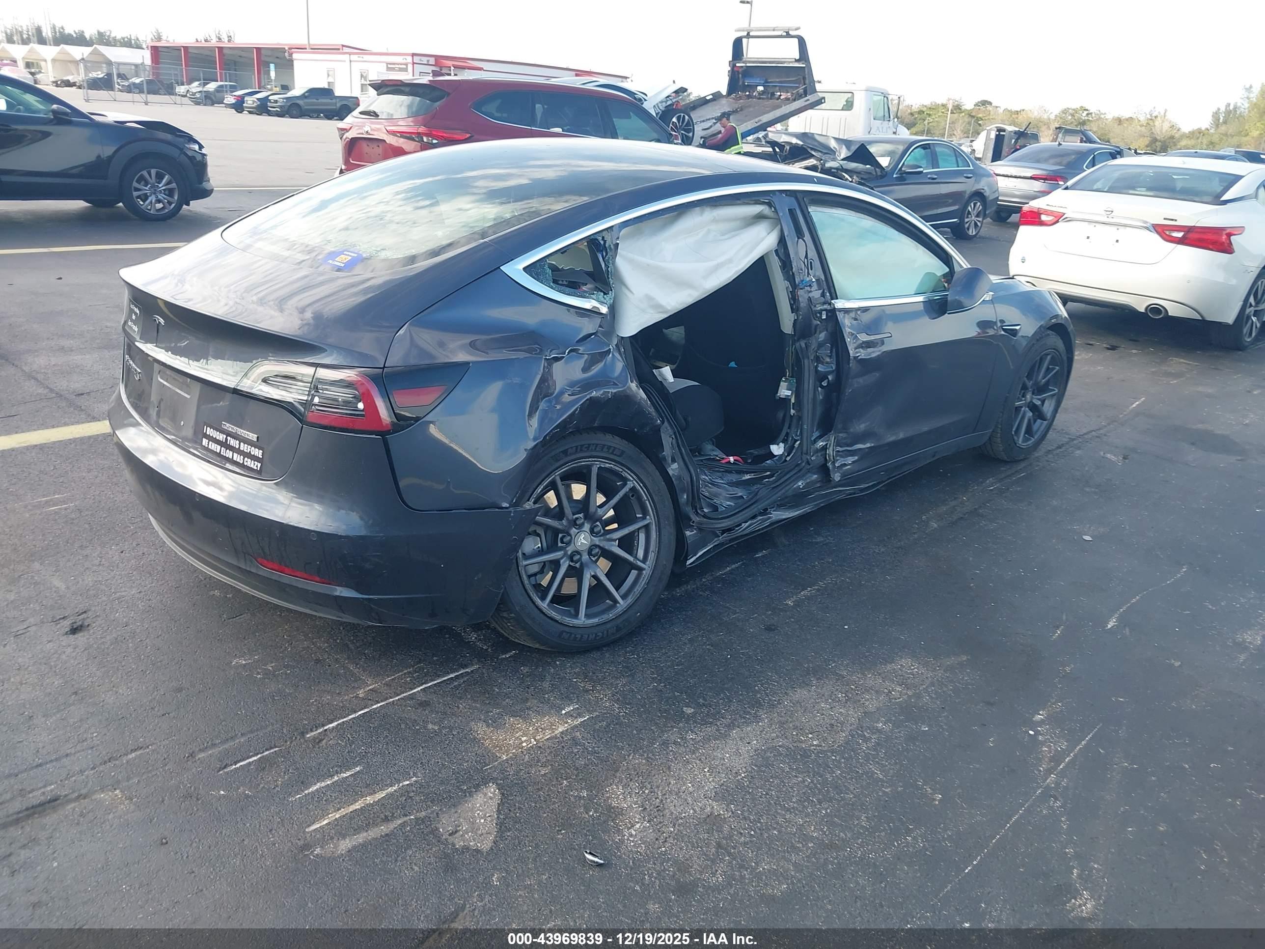 TESLA MODEL image 4