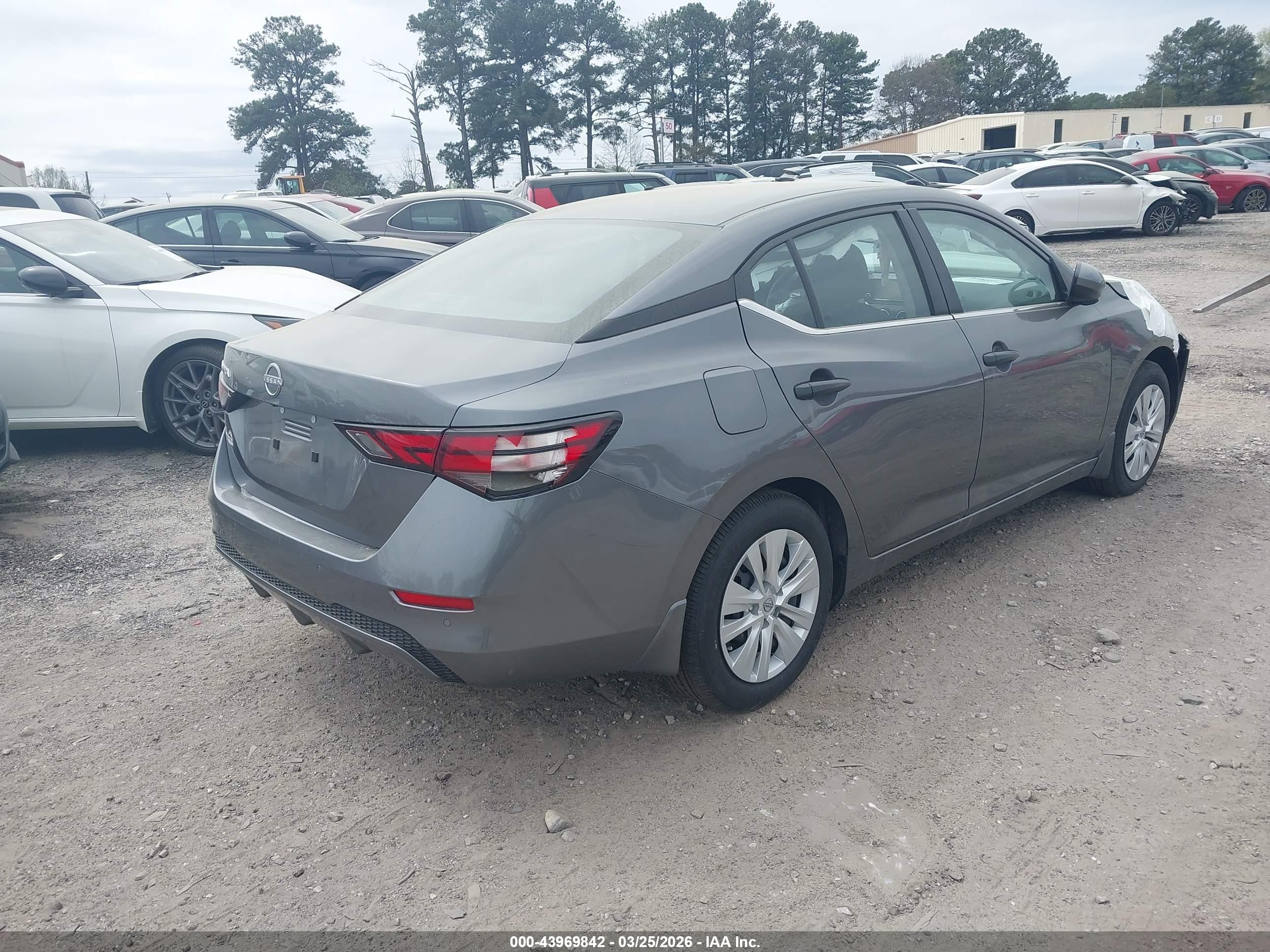 NISSAN SENTRA image 4