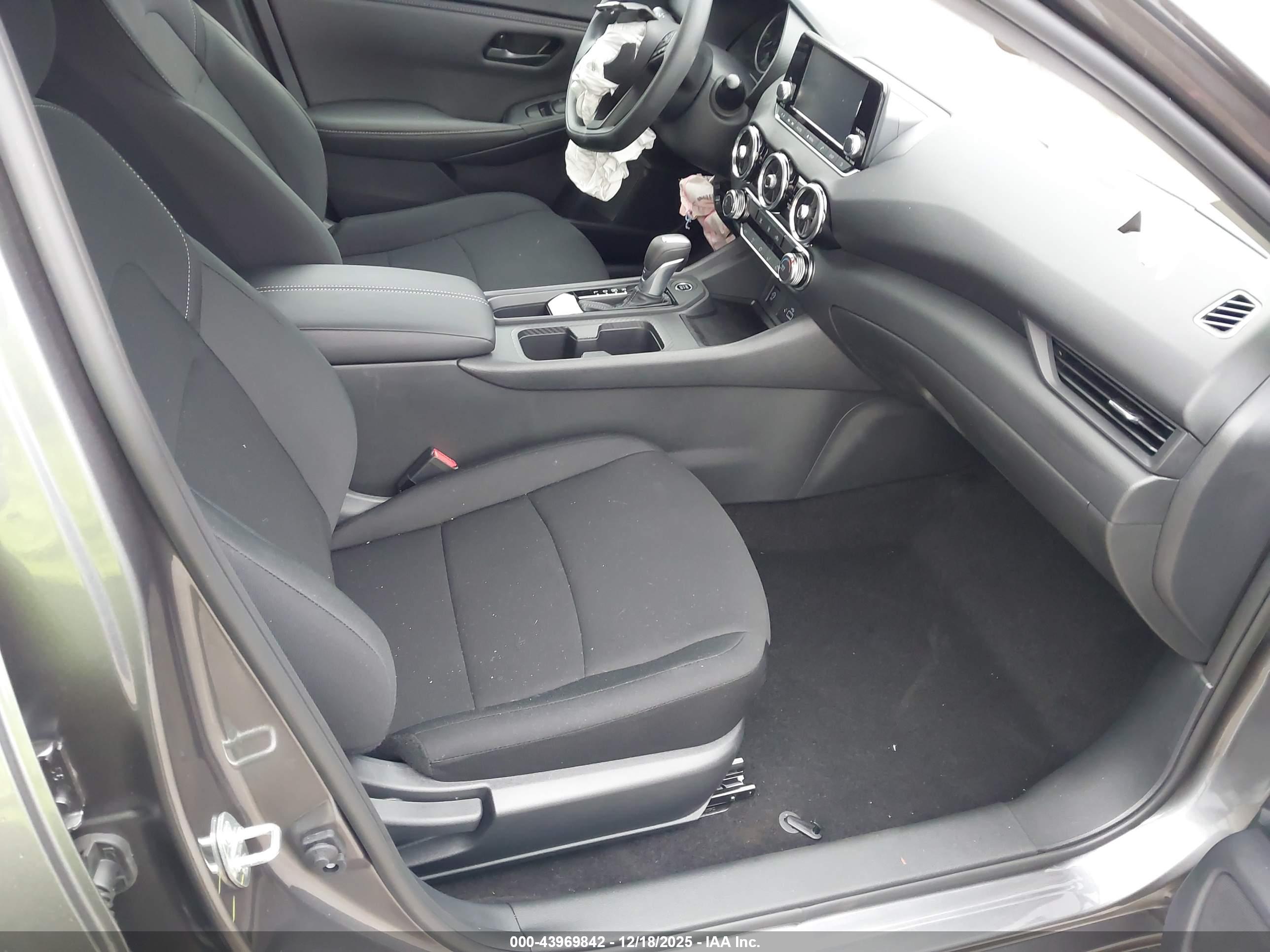 NISSAN SENTRA image 5