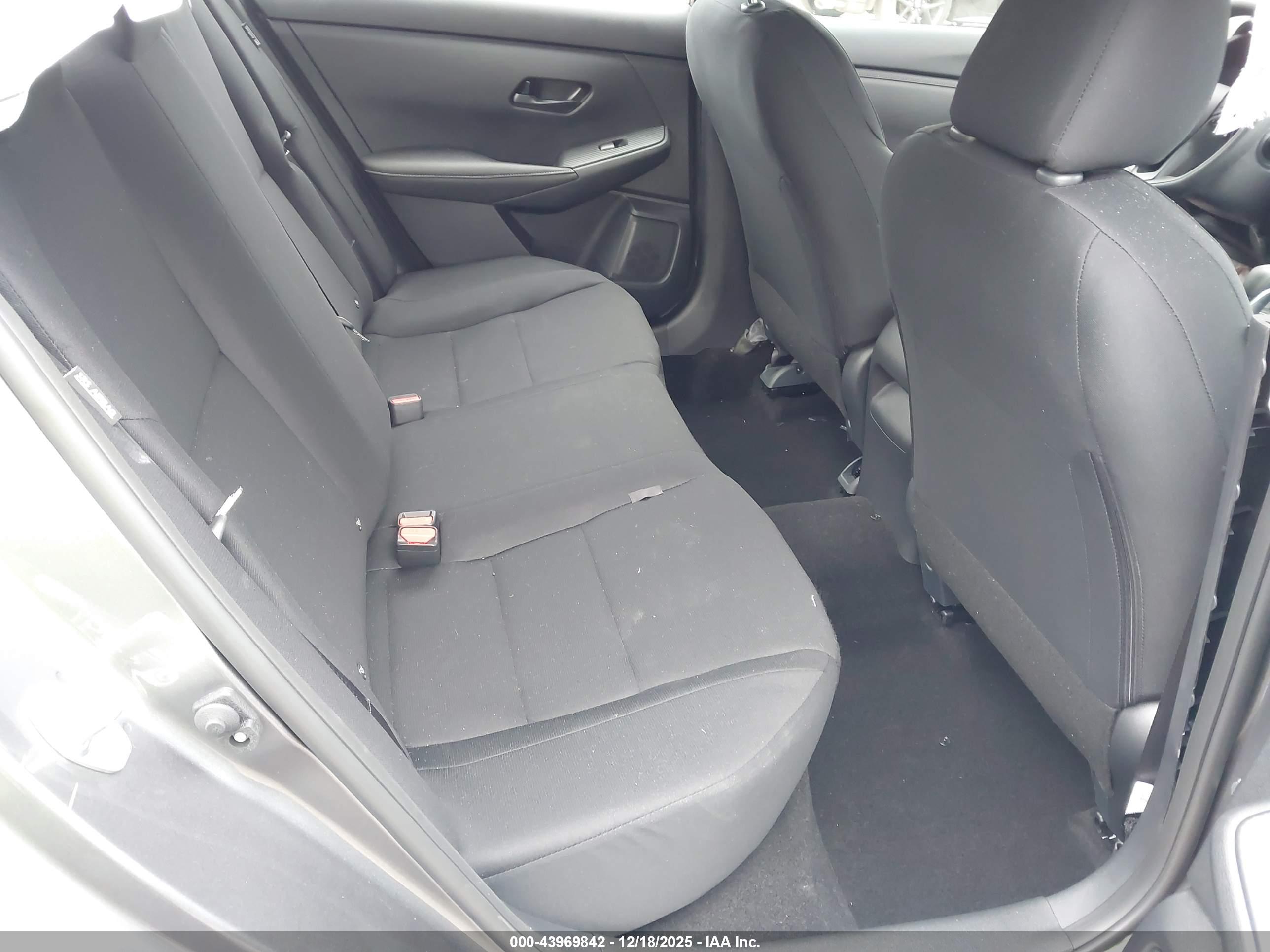 NISSAN SENTRA image 8