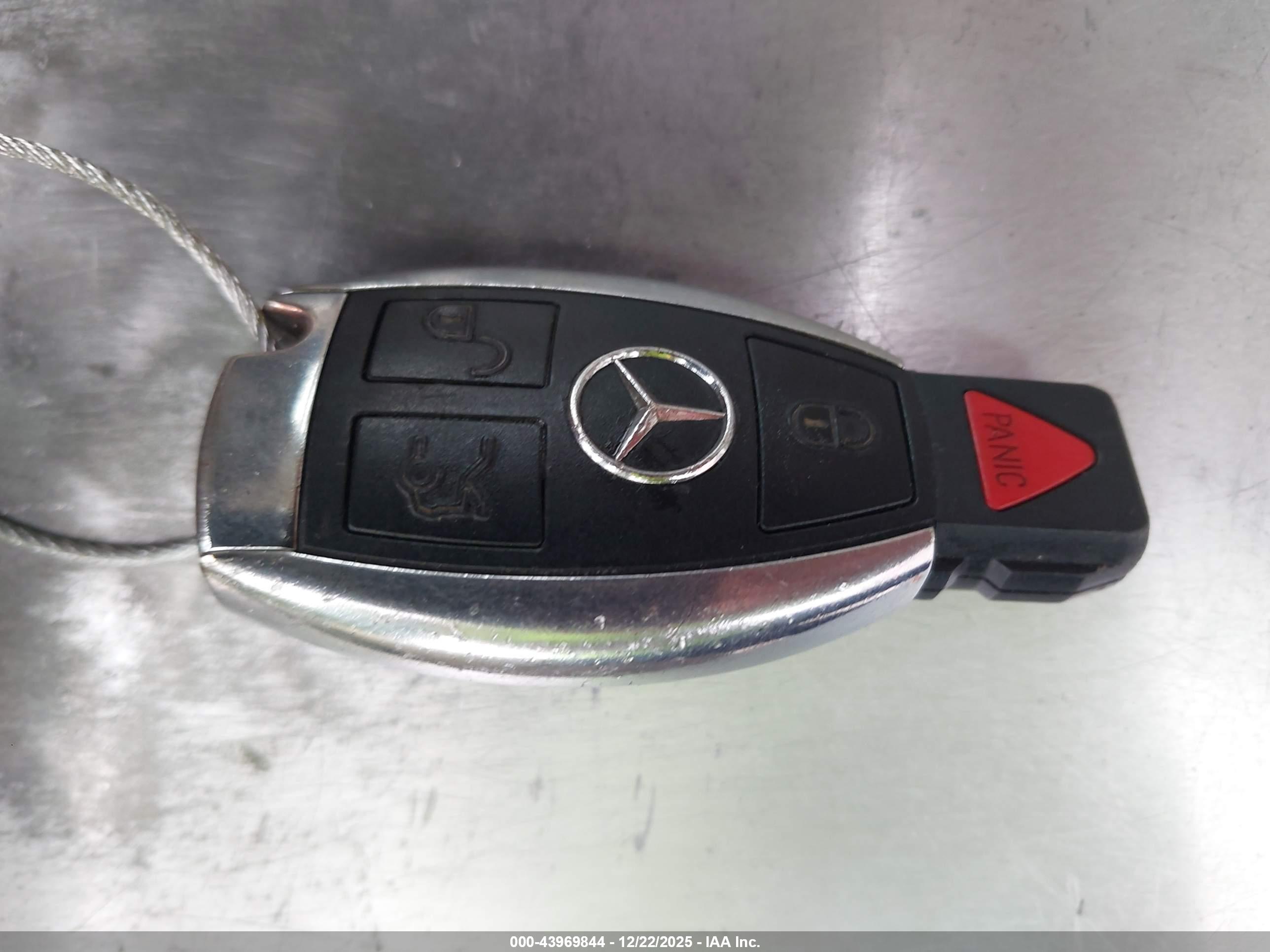 MERCEDES-BENZ E image 11