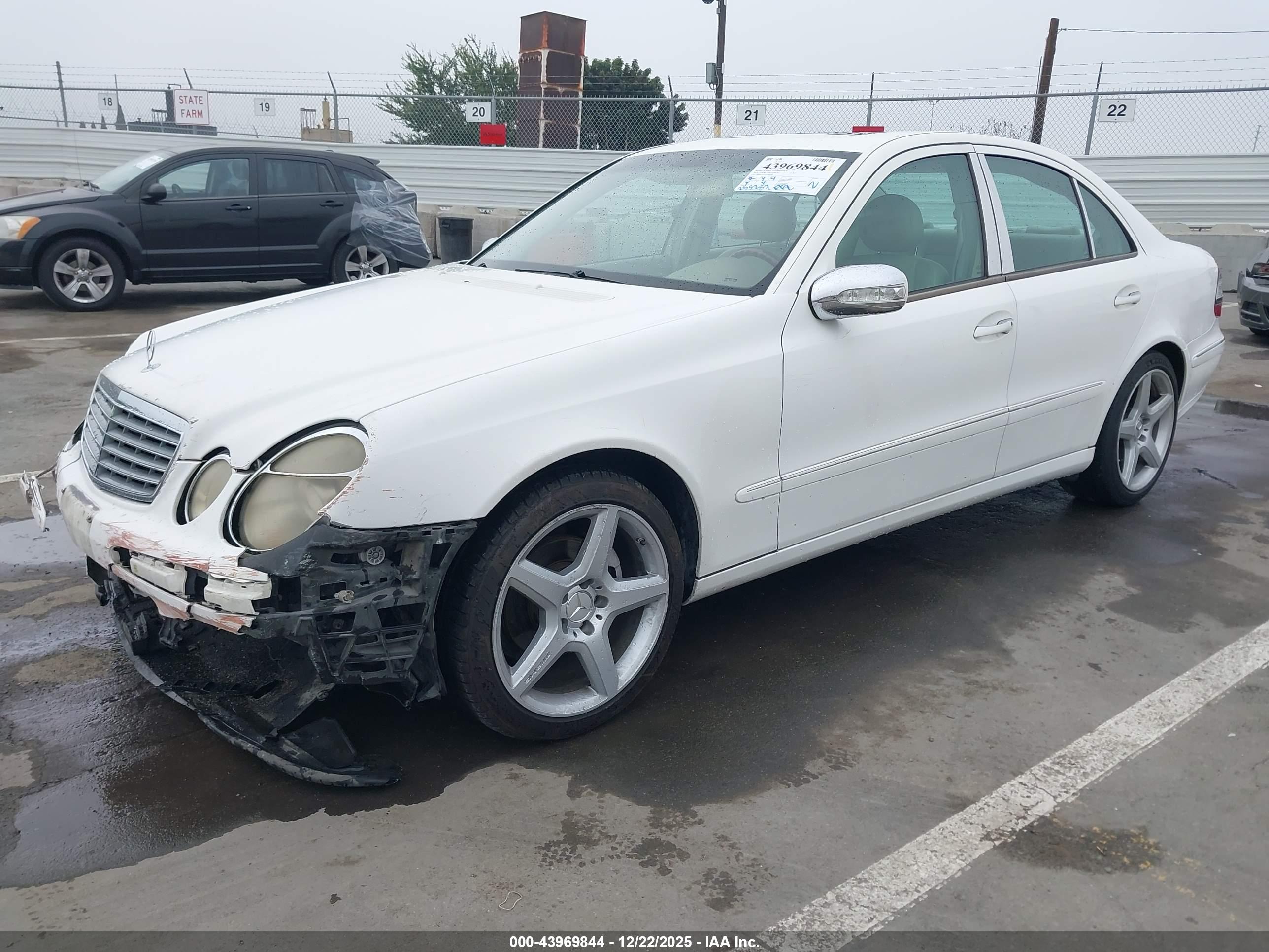 MERCEDES-BENZ E image 2