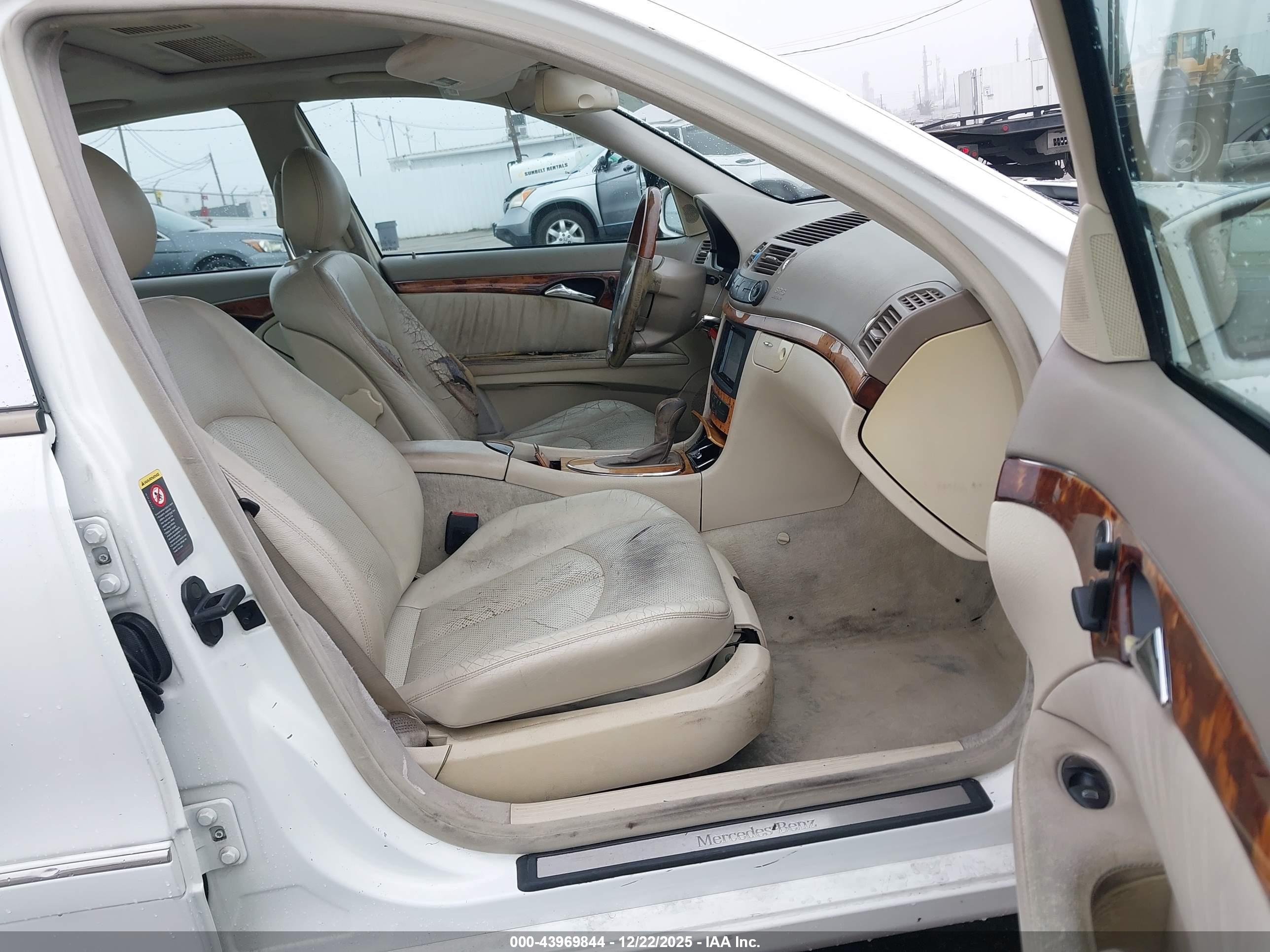 MERCEDES-BENZ E image 5