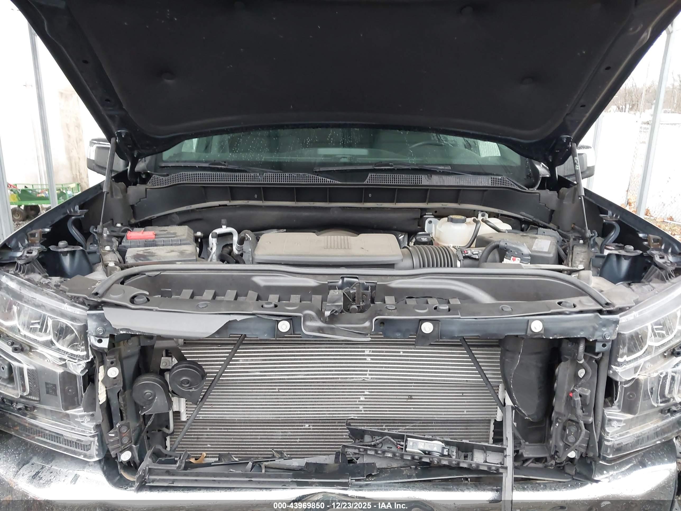 CHEVROLET SILVERADO image 10