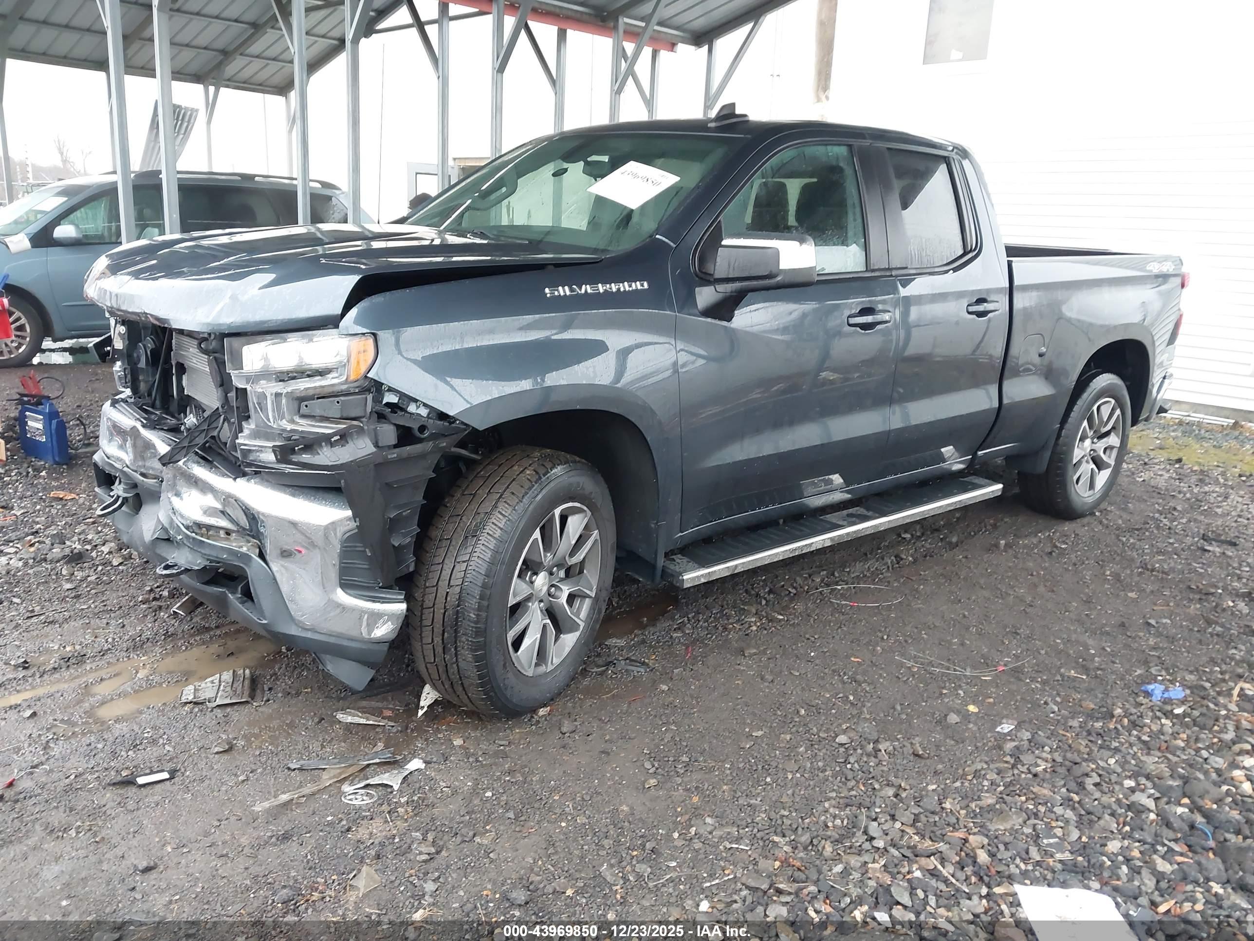 CHEVROLET SILVERADO image 2