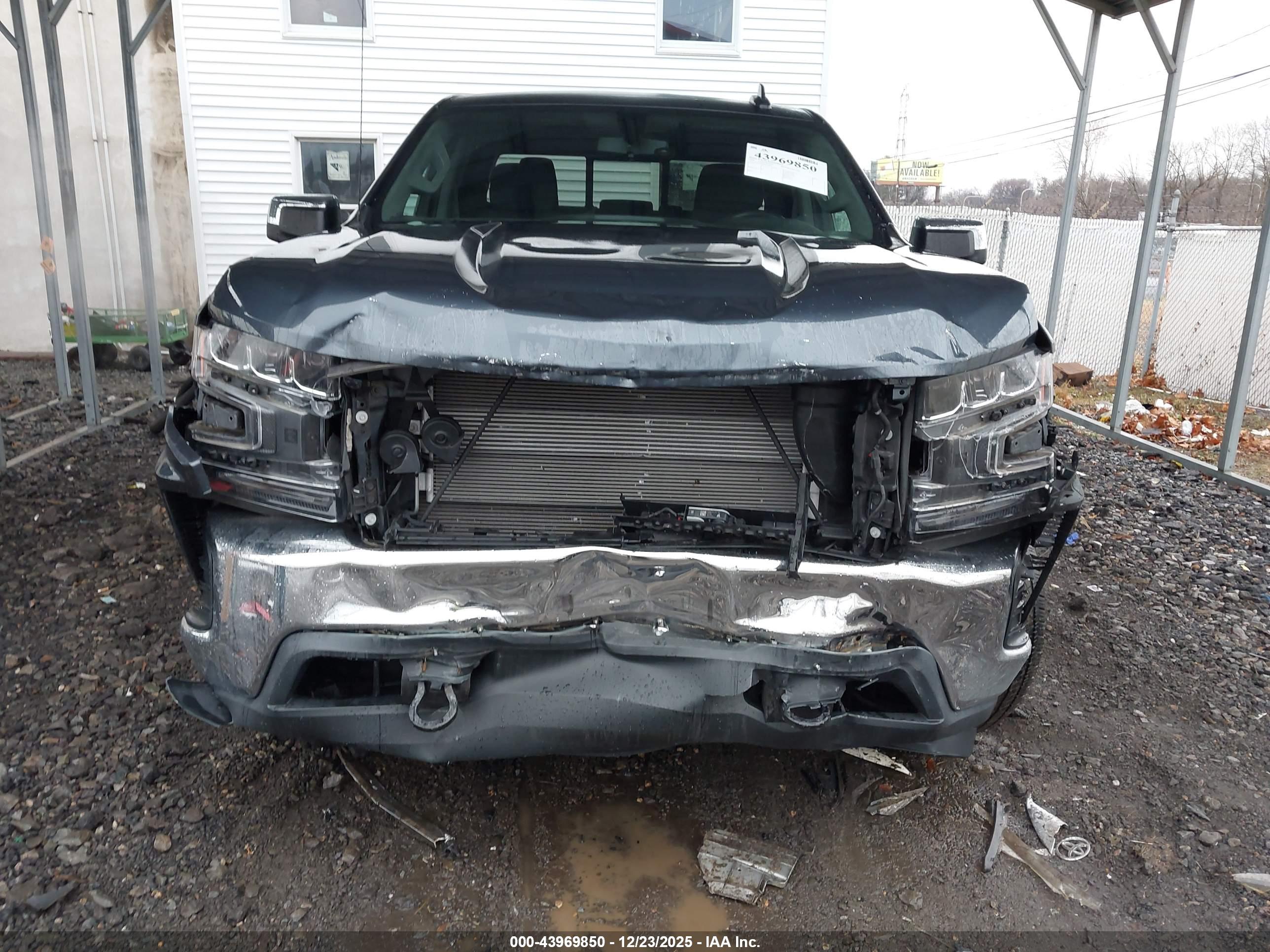 CHEVROLET SILVERADO image 6