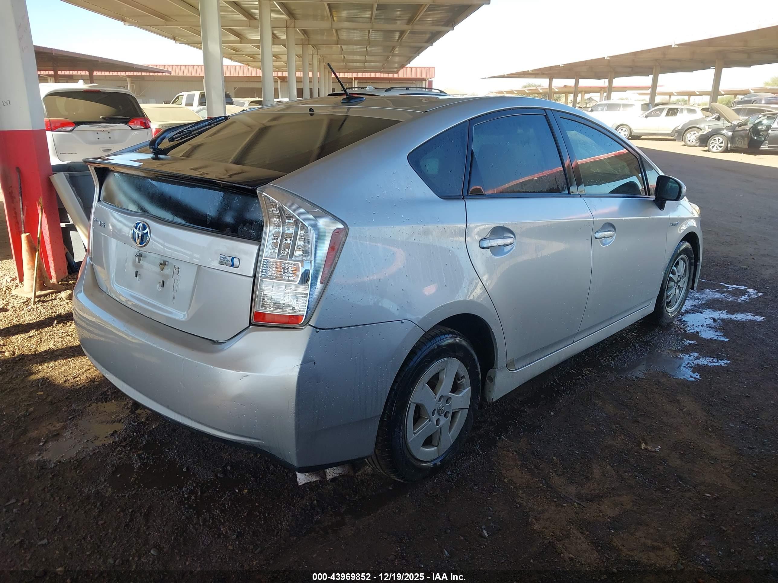 TOYOTA PRIUS image 4