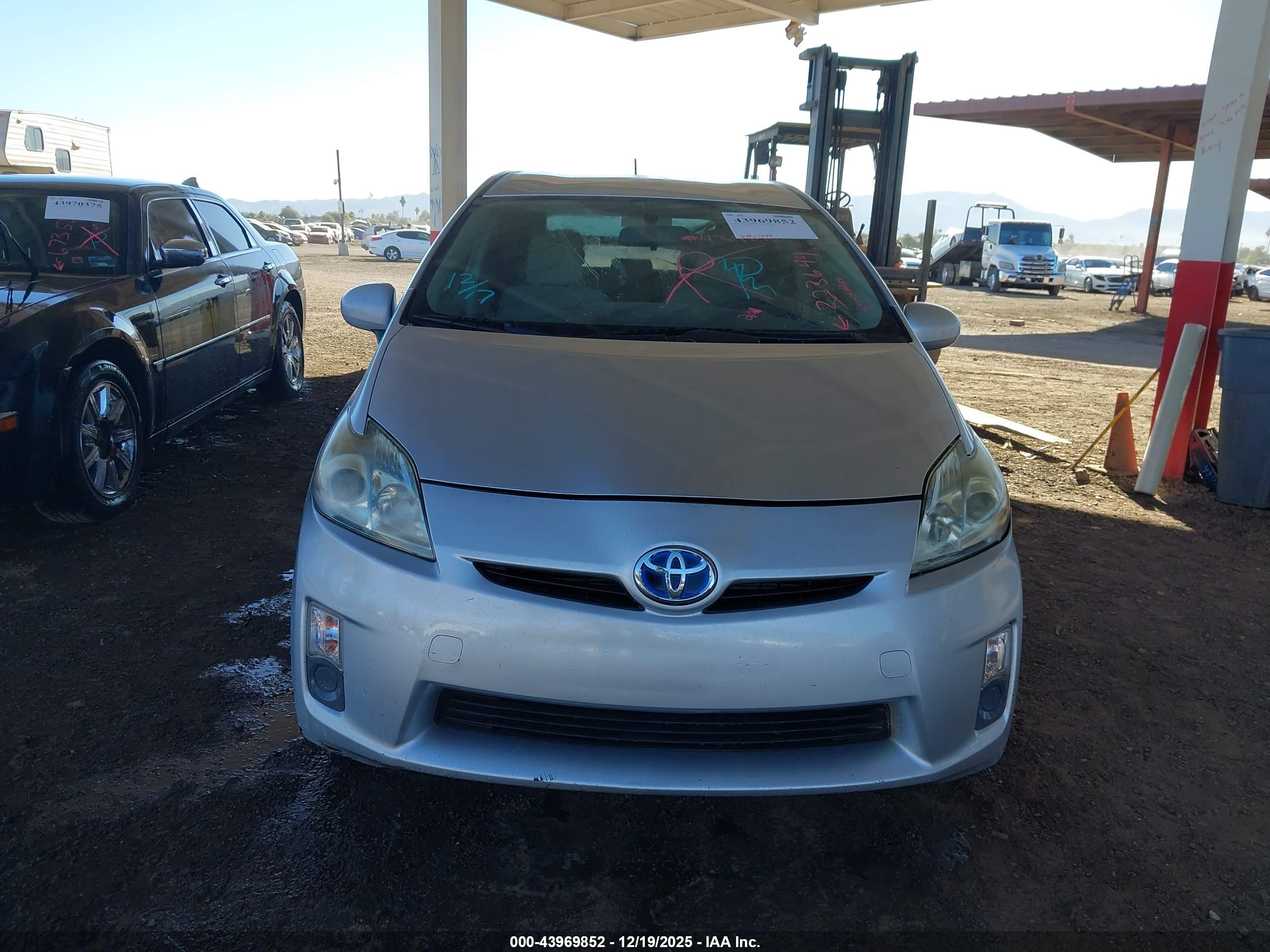 TOYOTA PRIUS image 6