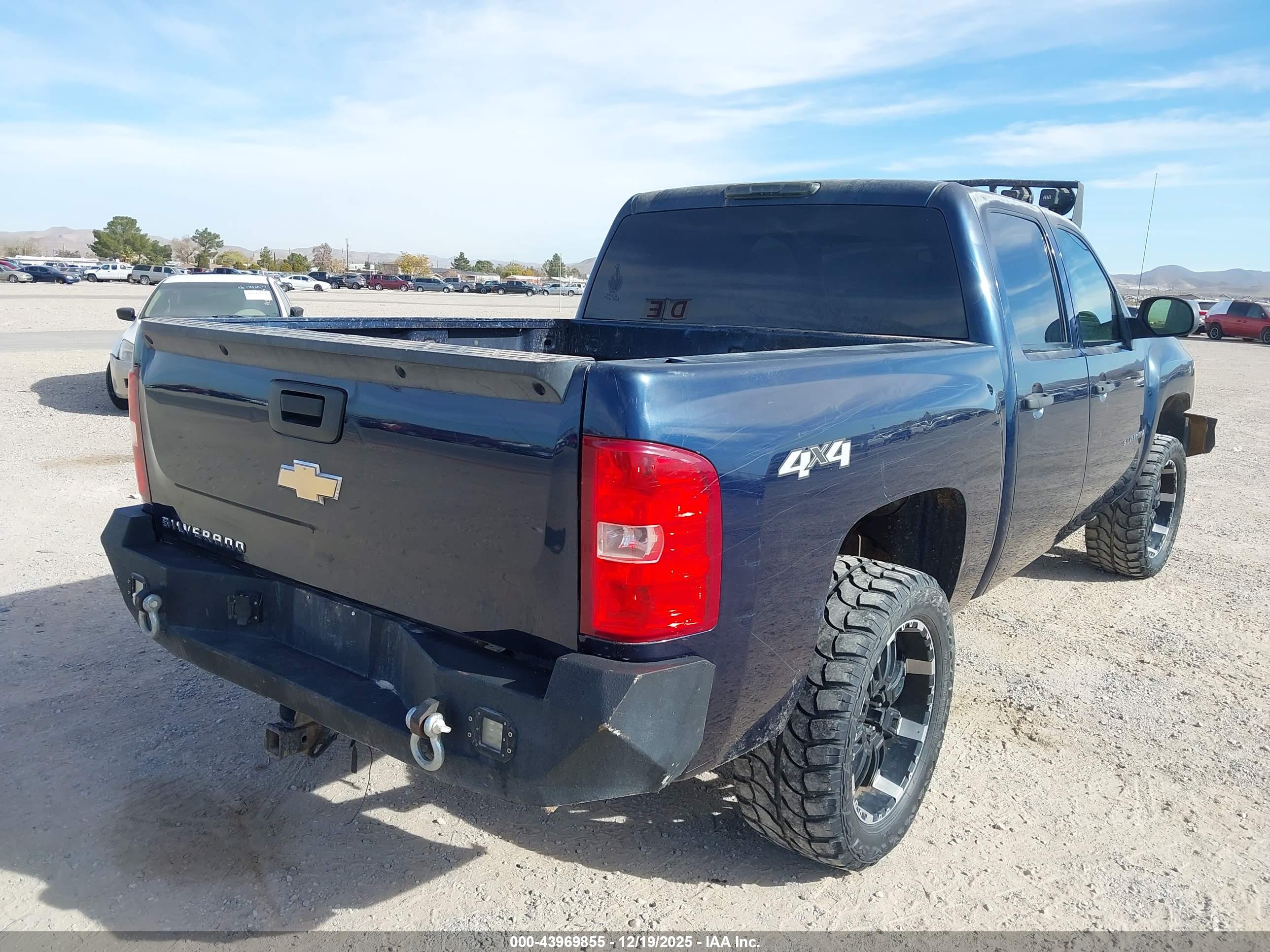 CHEVROLET SILVERADO image 4