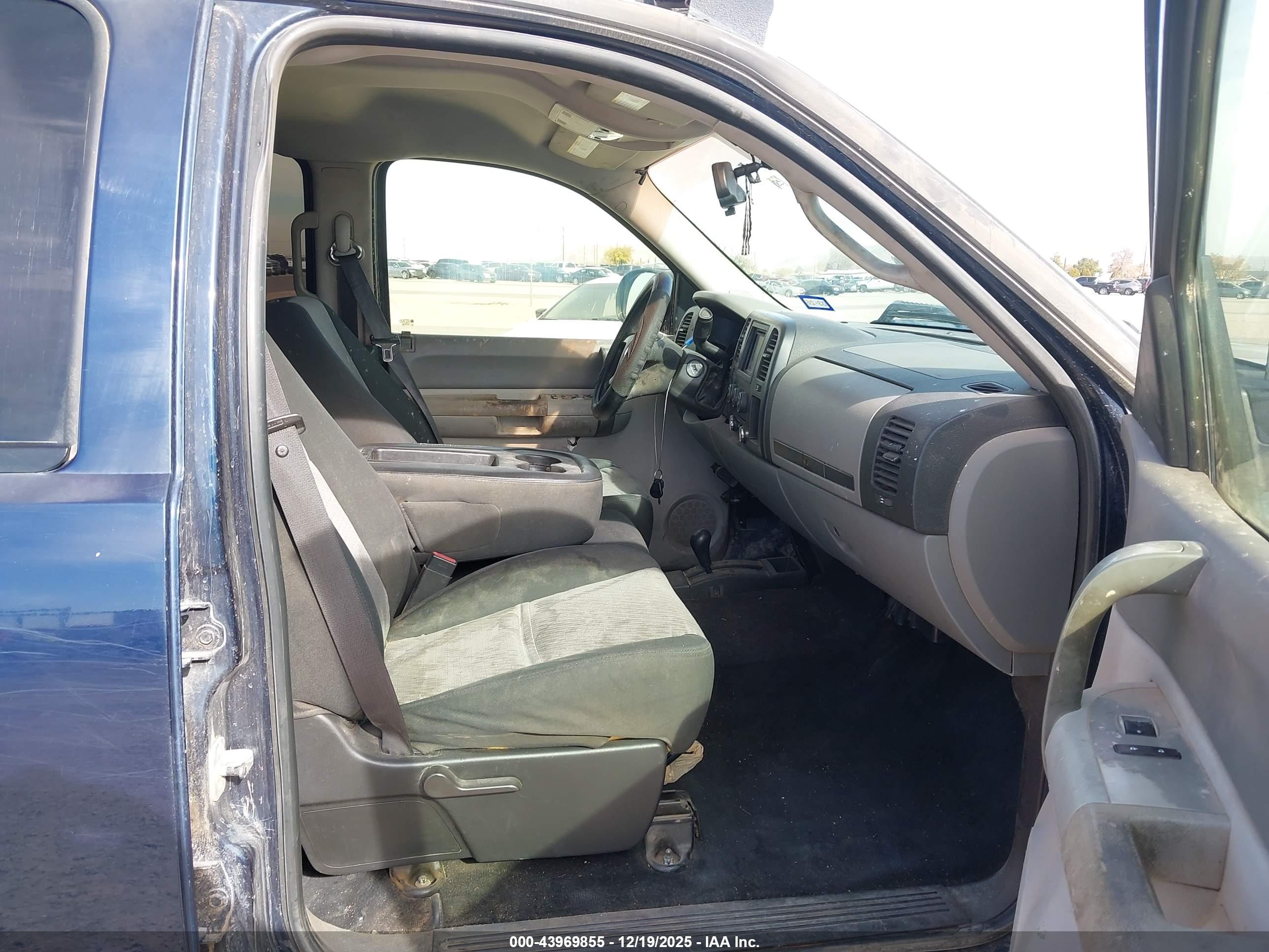 CHEVROLET SILVERADO image 5