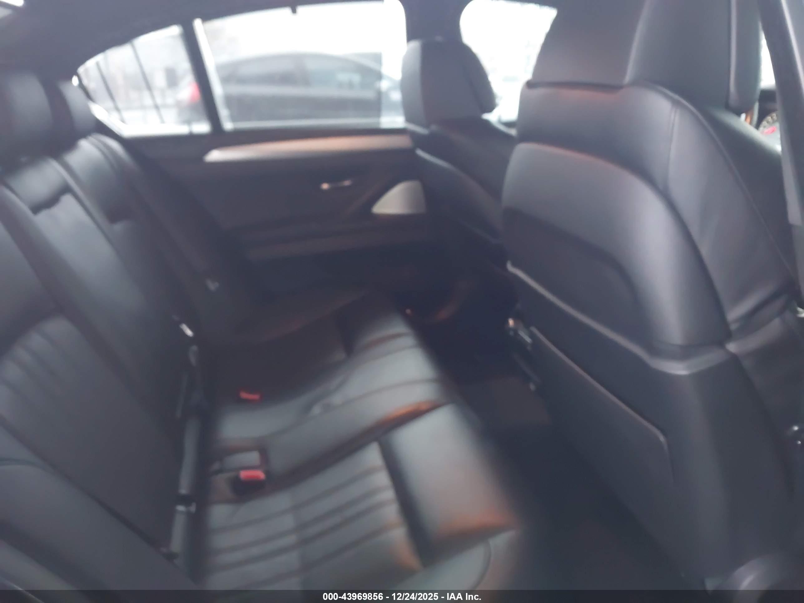 BMW M5 image 8