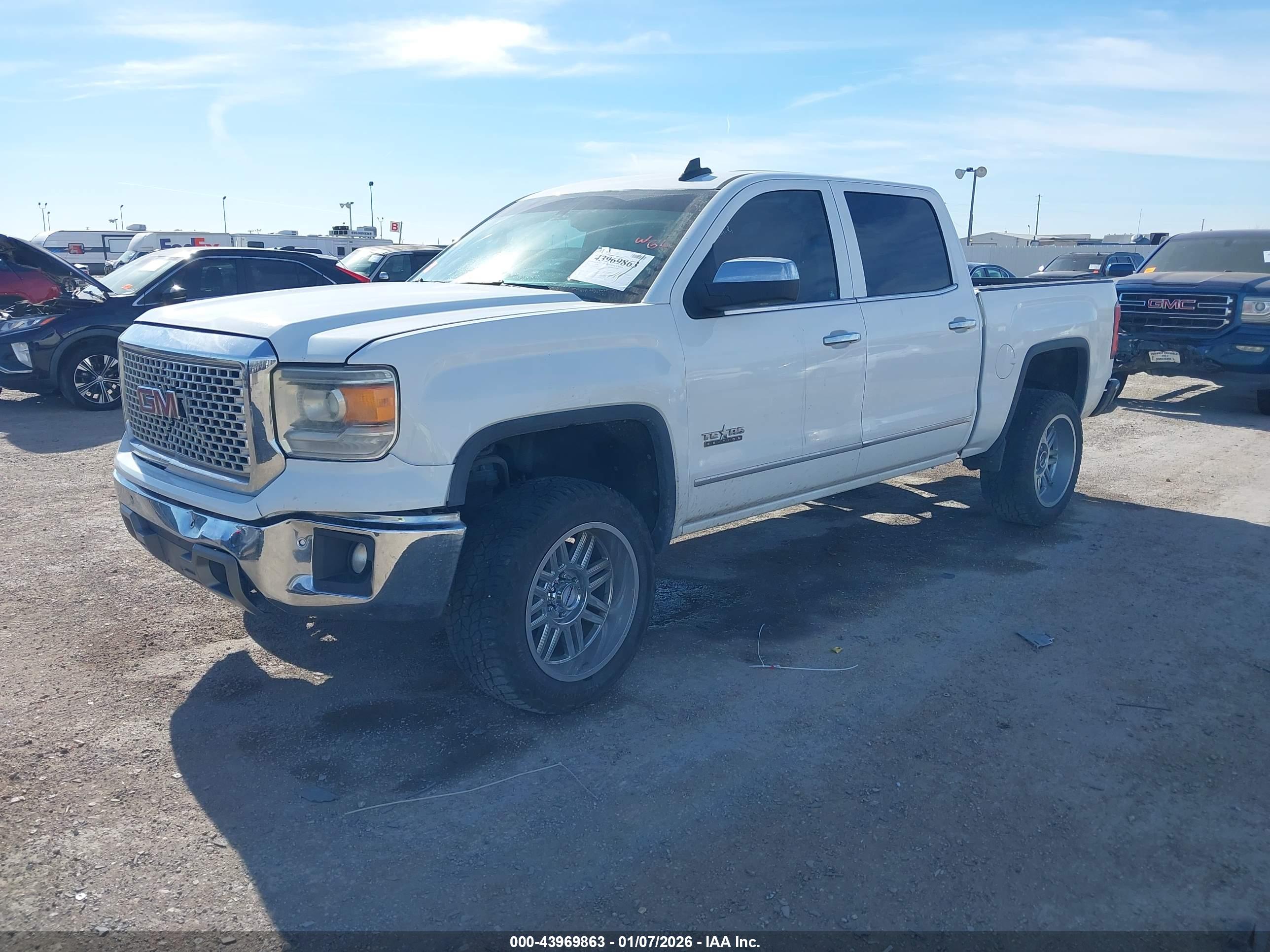 GMC SIERRA image 2