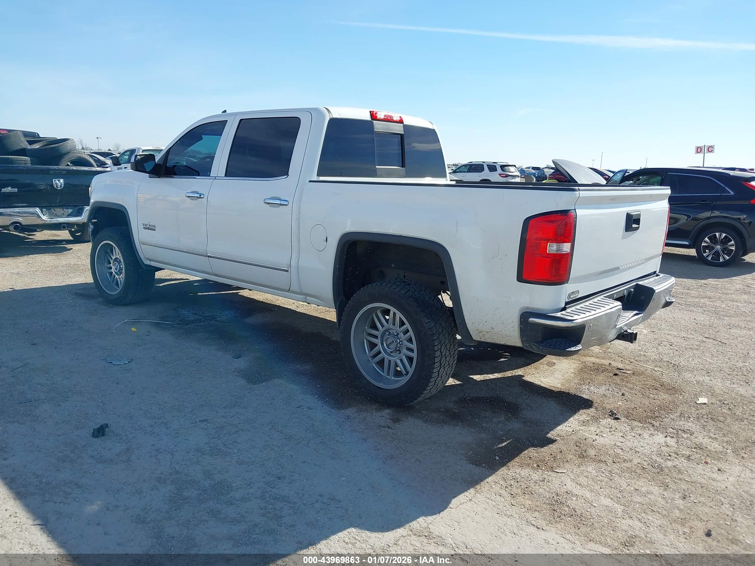 GMC SIERRA image 3