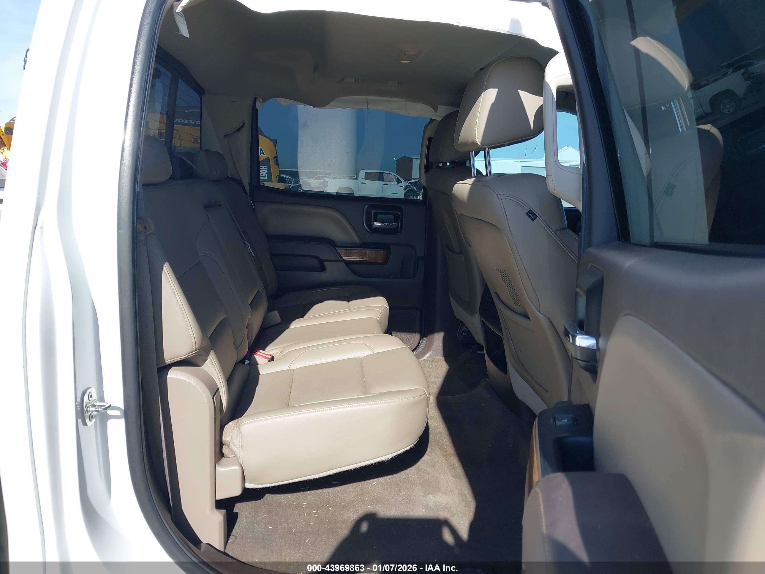 GMC SIERRA image 8