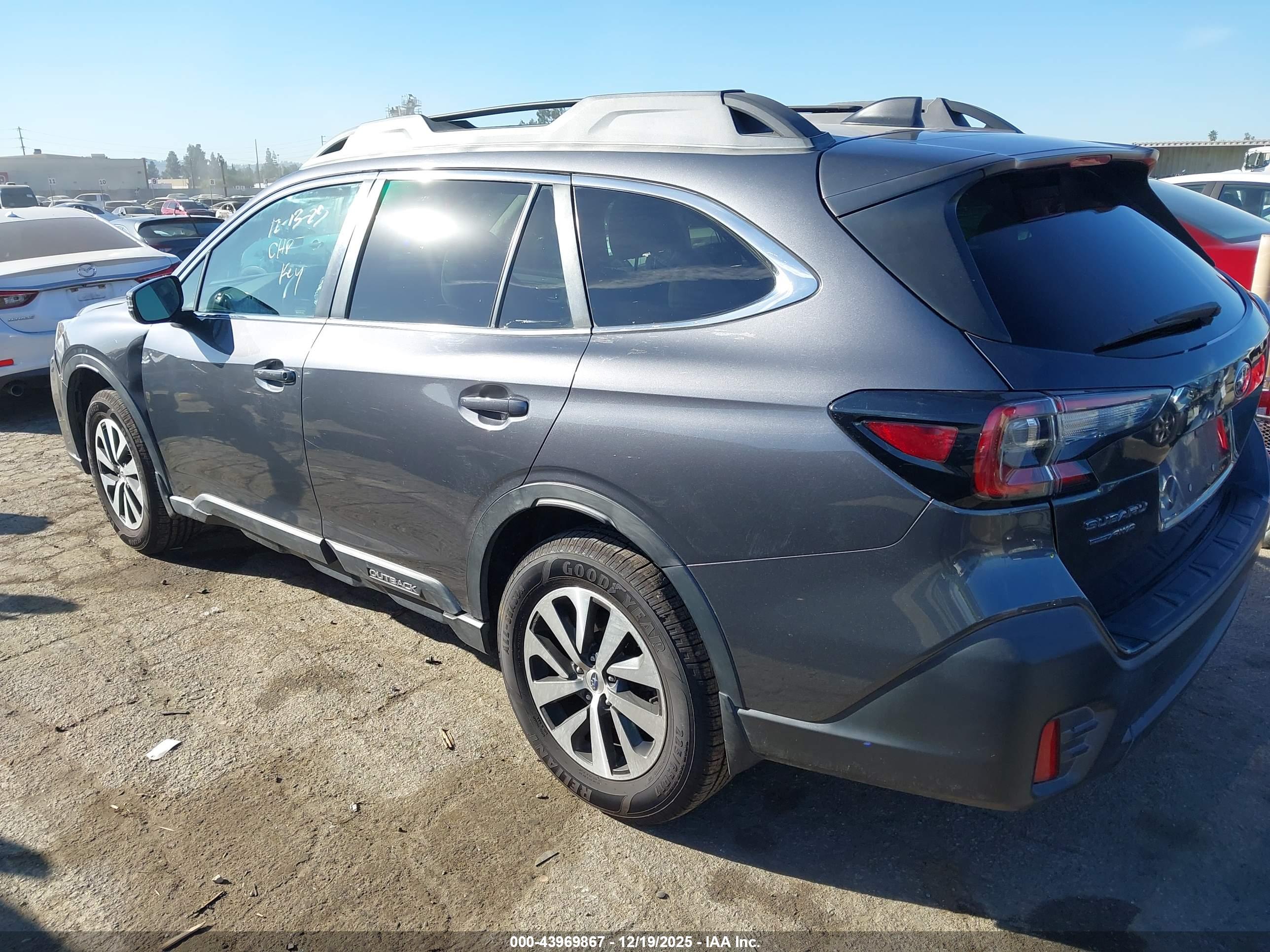 SUBARU OUTBACK image 3
