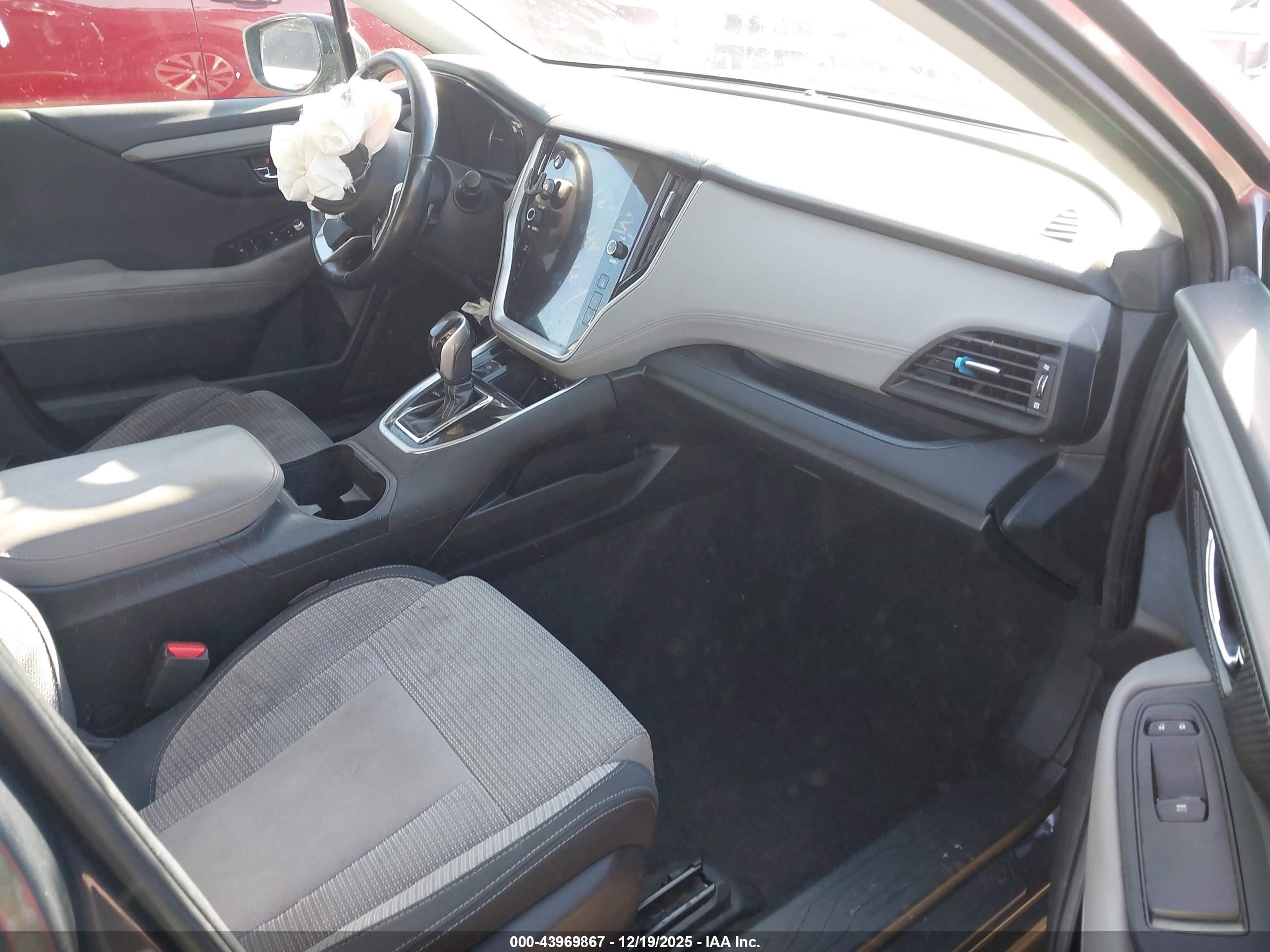 SUBARU OUTBACK image 5