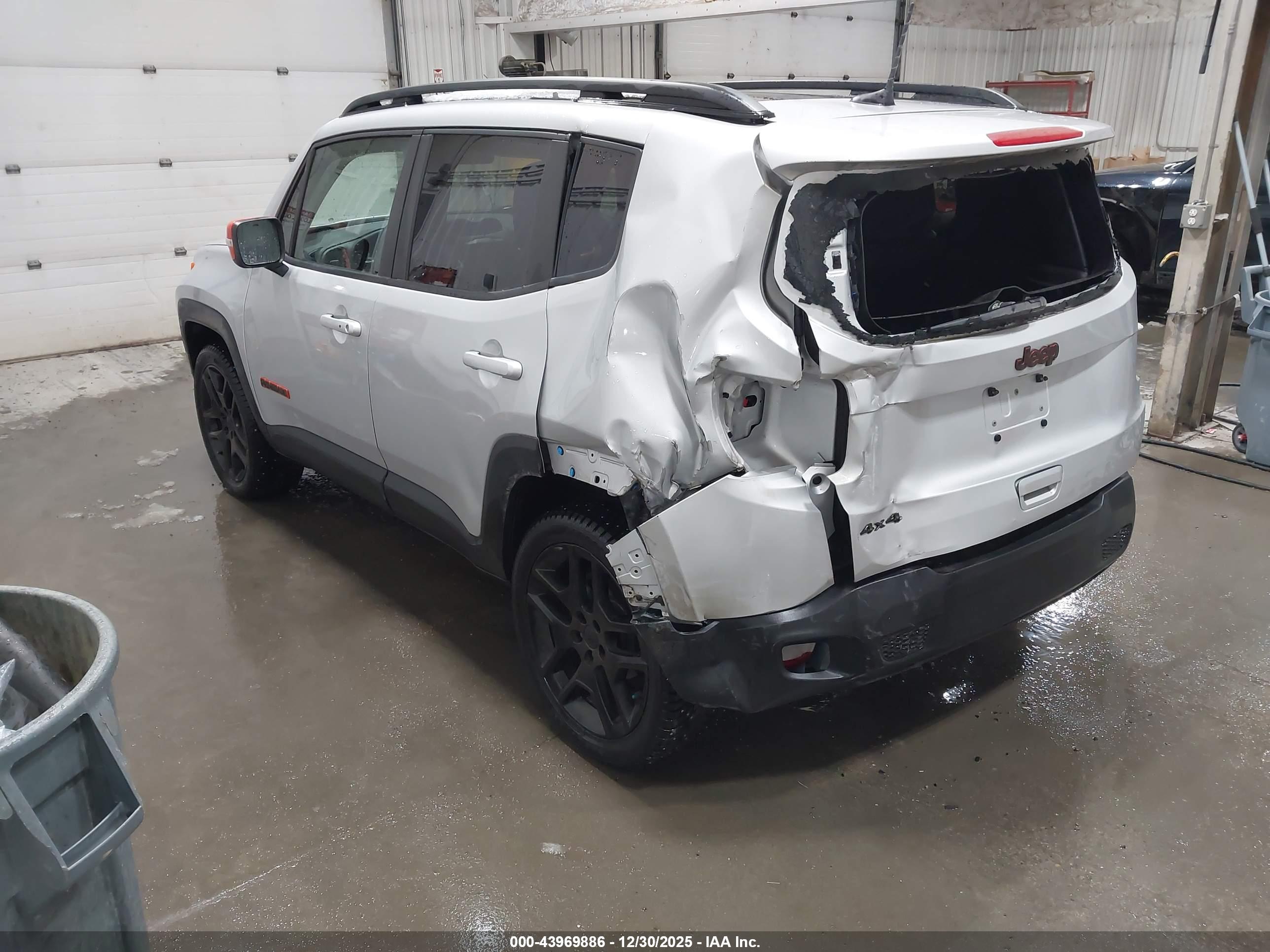 JEEP RENEGADE image 3